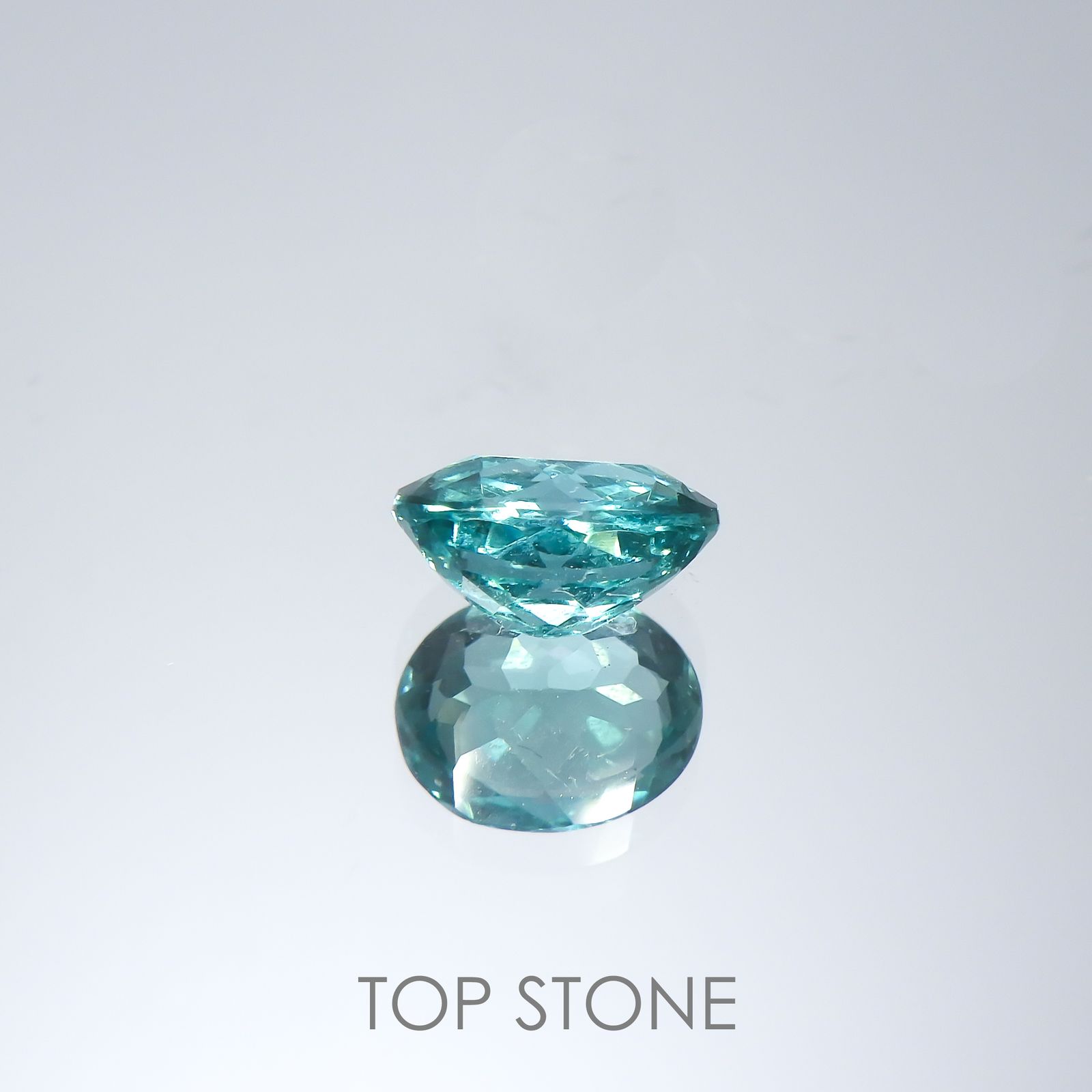 ブルーグリーンアパタイト(宝石名アパタイト)マダガスカル産 0.63ct 識別済[220515938]5.8x4.7mm前後