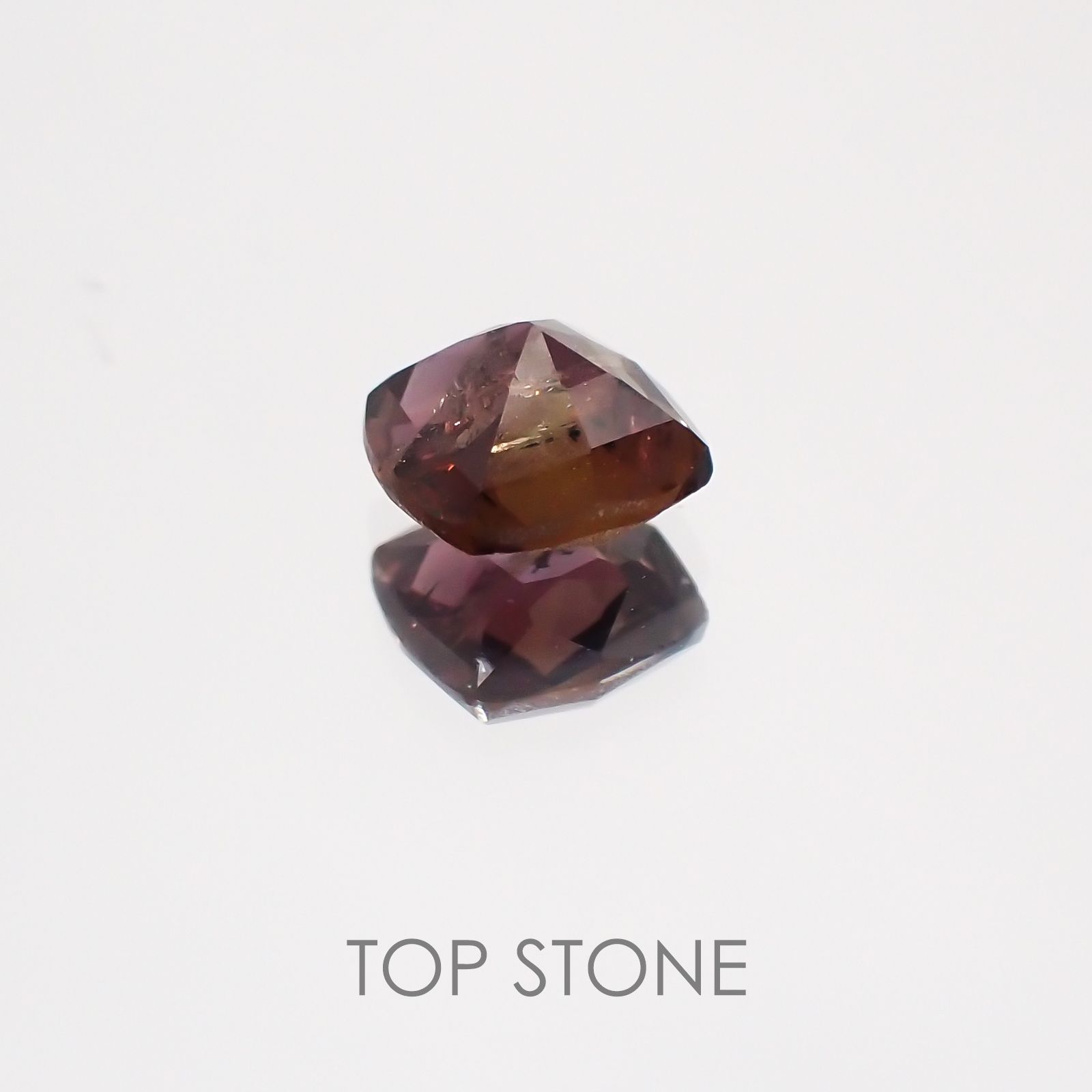 アキシナイト(宝石名アキシナイト) パキスタン産 0.74ct 識別済[20128808]5.3×5.2mm前後