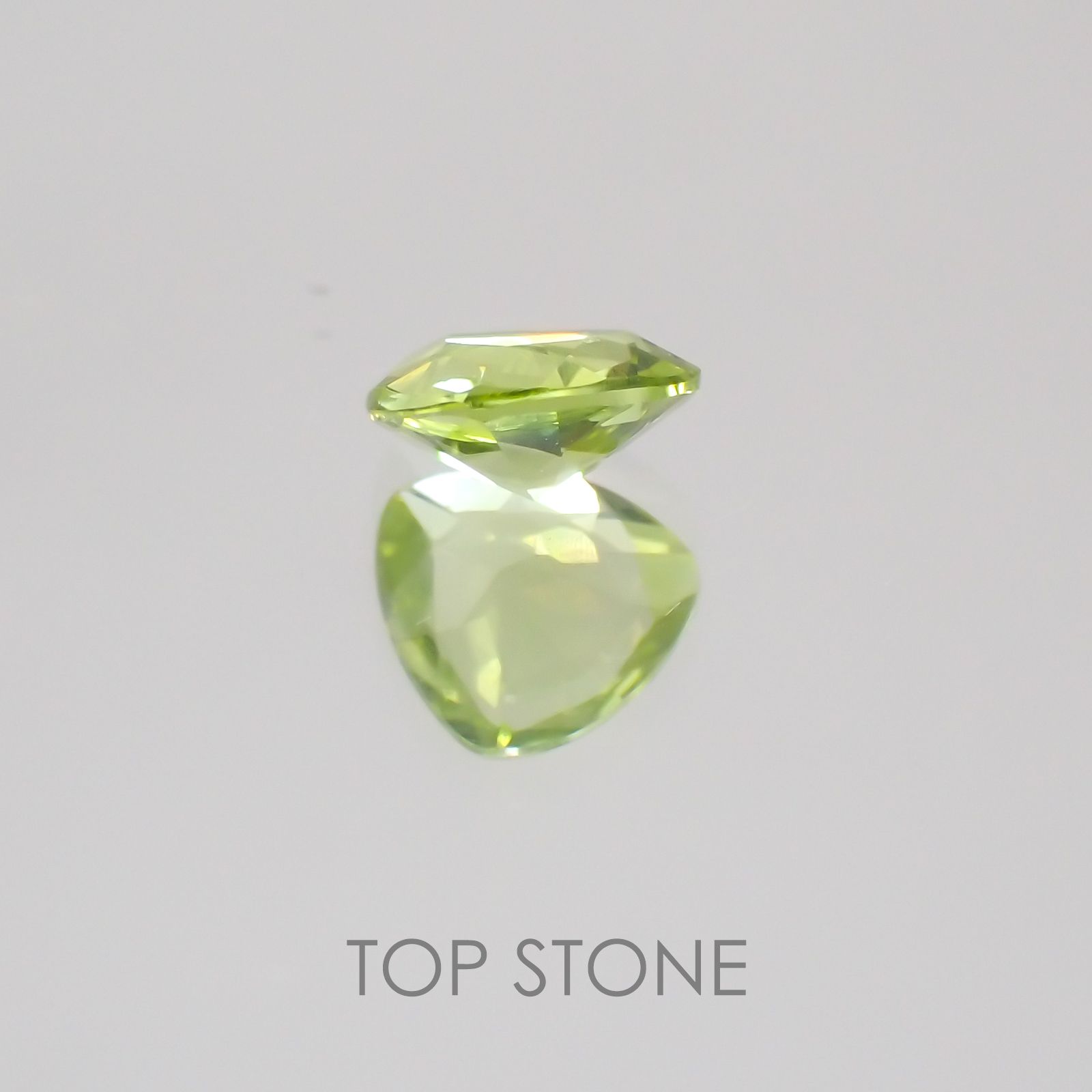 グリーンエンスタタイト カメルーン産 ルース 0.42ct[20128851]5.1×4.9mm前後