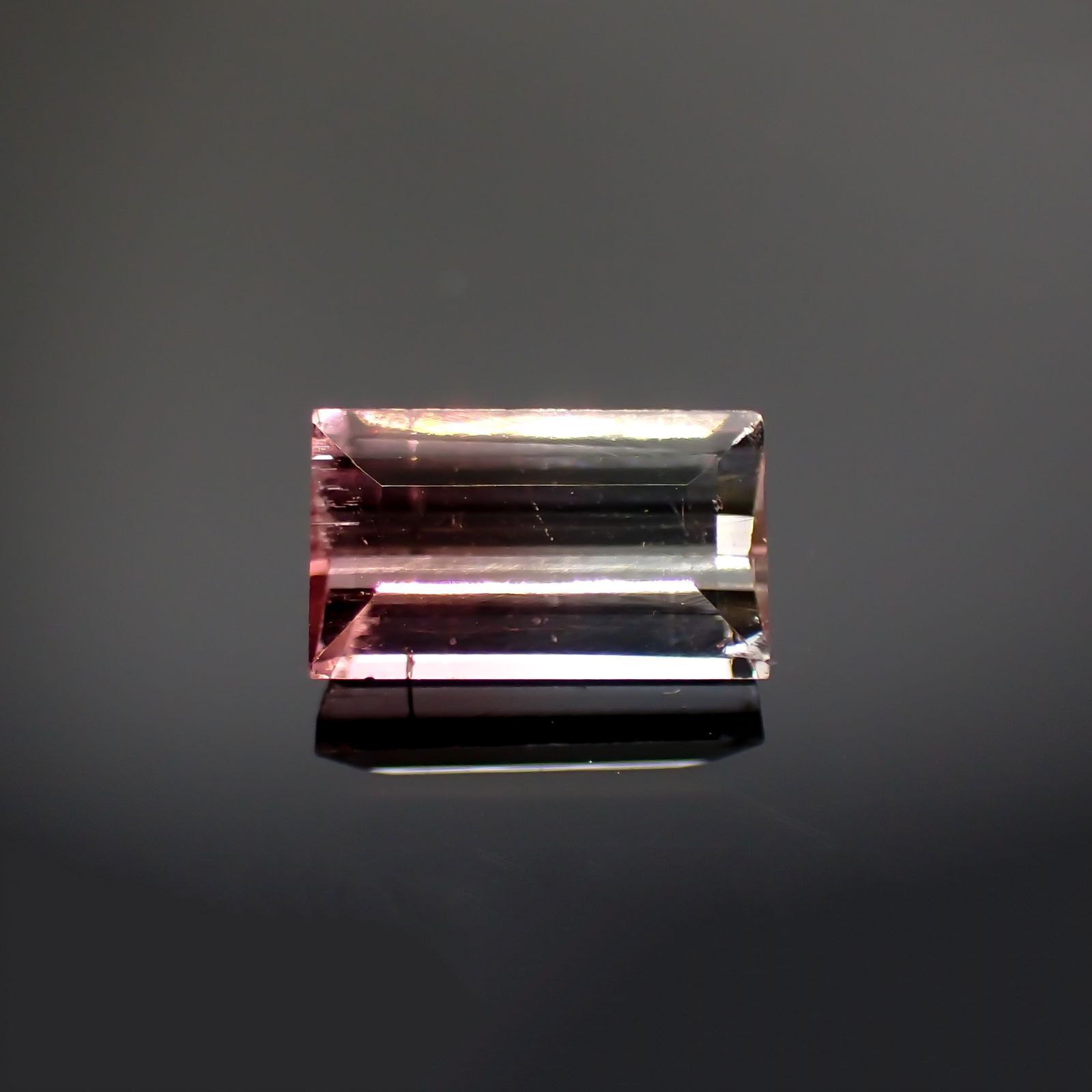 バイカラートルマリン(宝石名バイカラー・トルマリン)ブラジル産 1.241ct ソ付(彩珠)[230622373]7.8x4.6mm前後