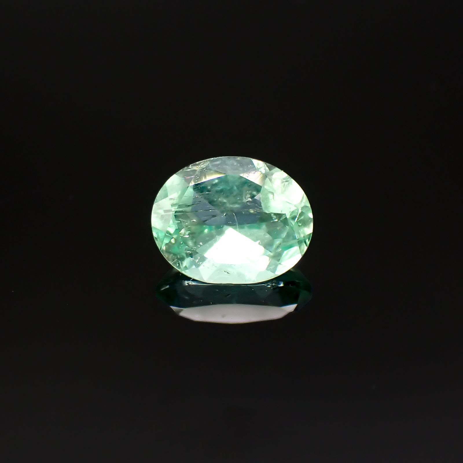 パステルカラーエメラルド コロンビア産 0.30ct[220918055]5.1x3.9mm前後