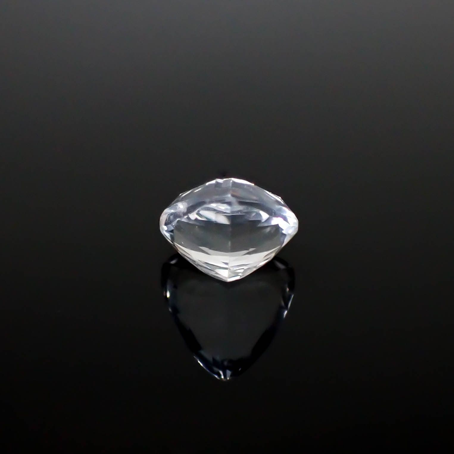 カラーレスフローライト フルオレッセンス イギリス産 1.82ct [250430153]7.4x7.7mm前後