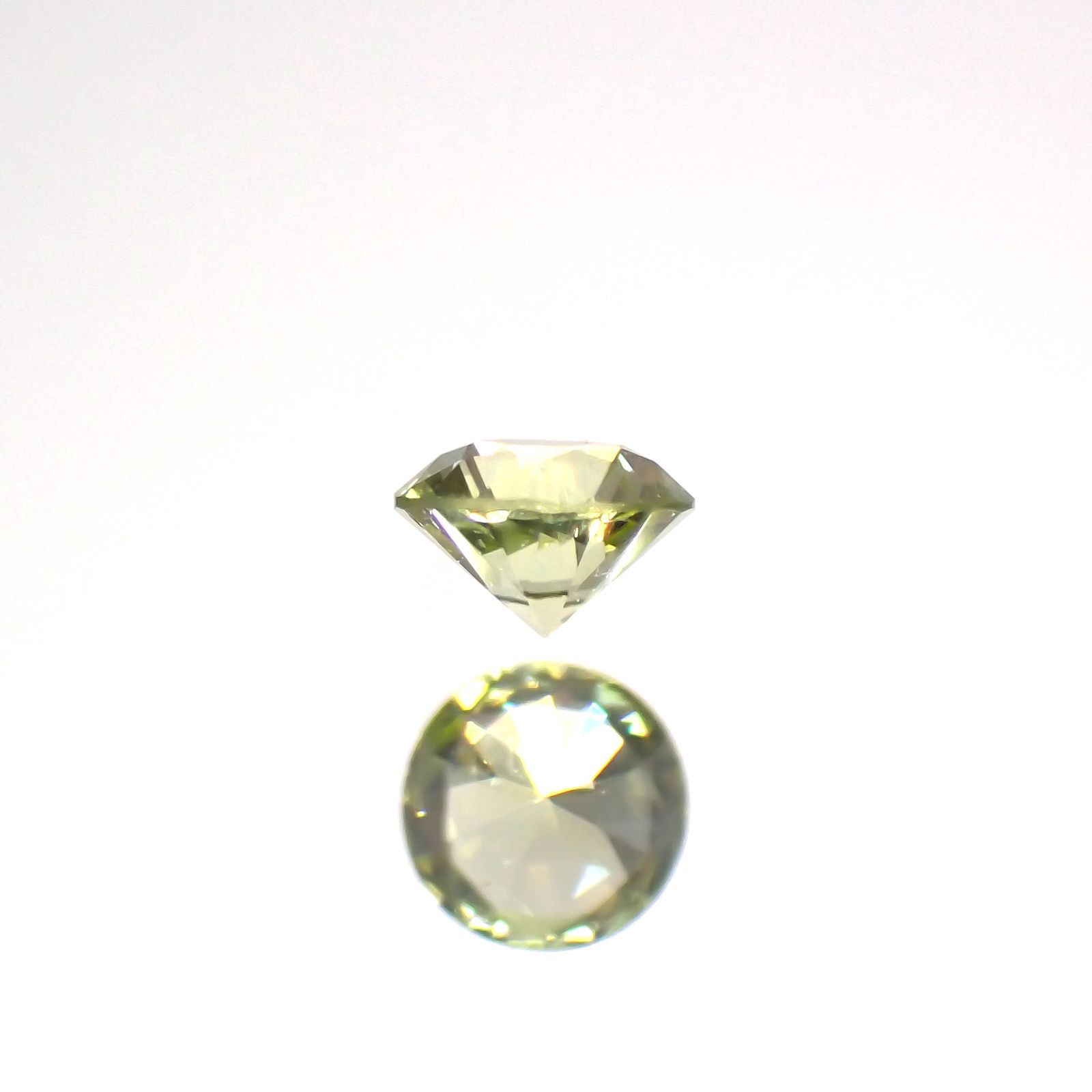 パラサイティックペリドット(宝石名ペリドット)採取地：ロシア 0.063ct 識別済[220616235]2.5x2.5mm前後