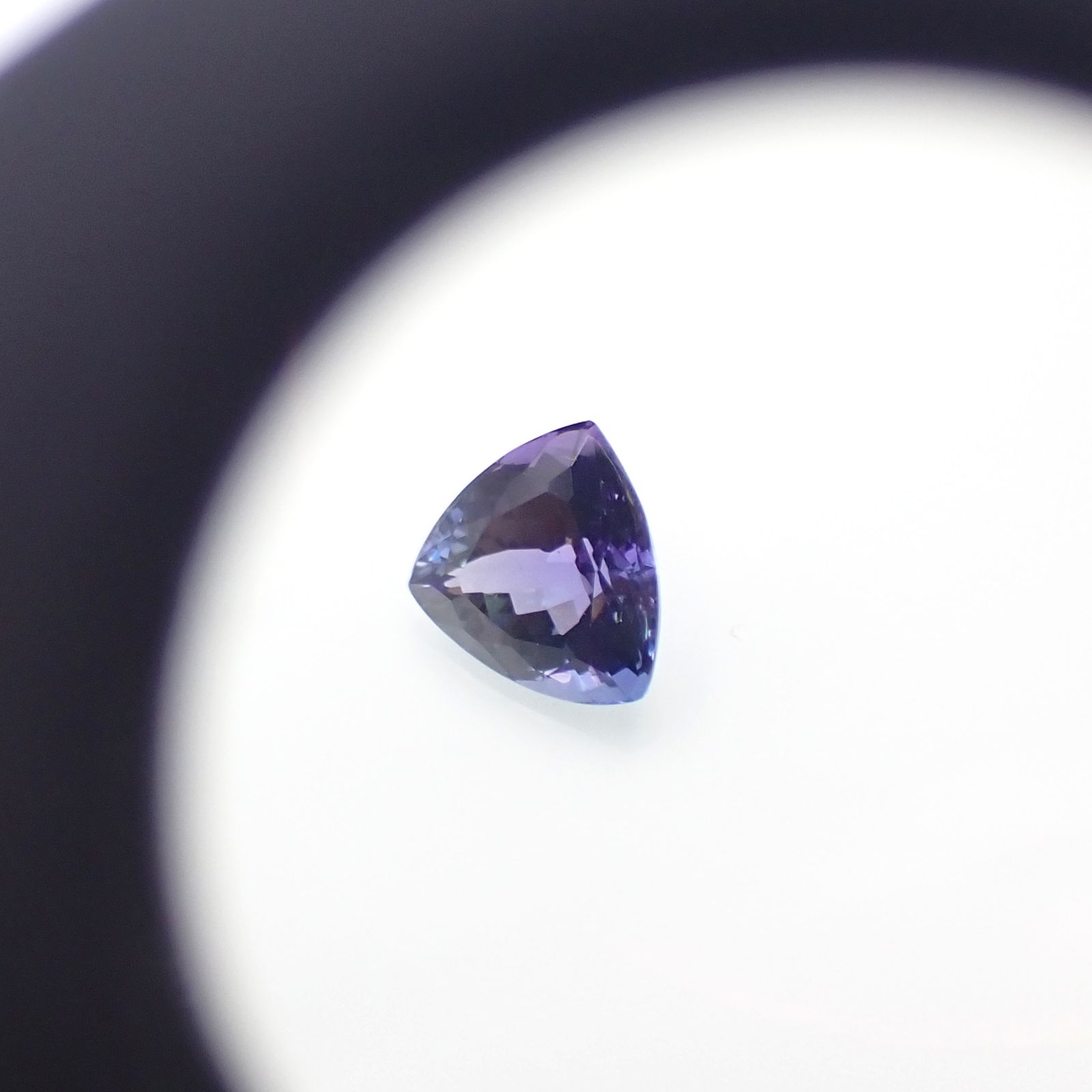バイカラータンザナイト(宝石名タンザナイト)タンザニア産 1.68ct 識別済[231224810]7.8x7.7mm前後
