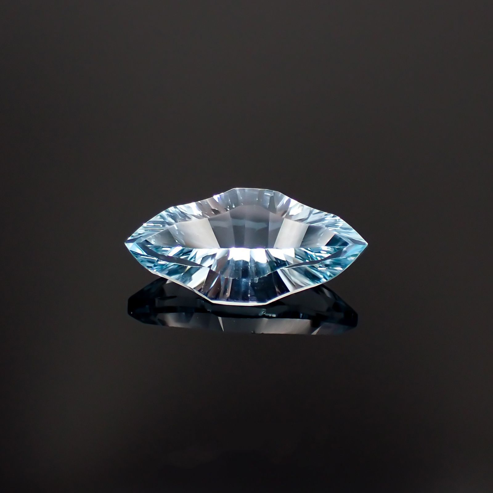 ◇カスタムカット◇ブルートパーズ ブラジル産 2.94ct [251219367]14.2x6.9mm前後