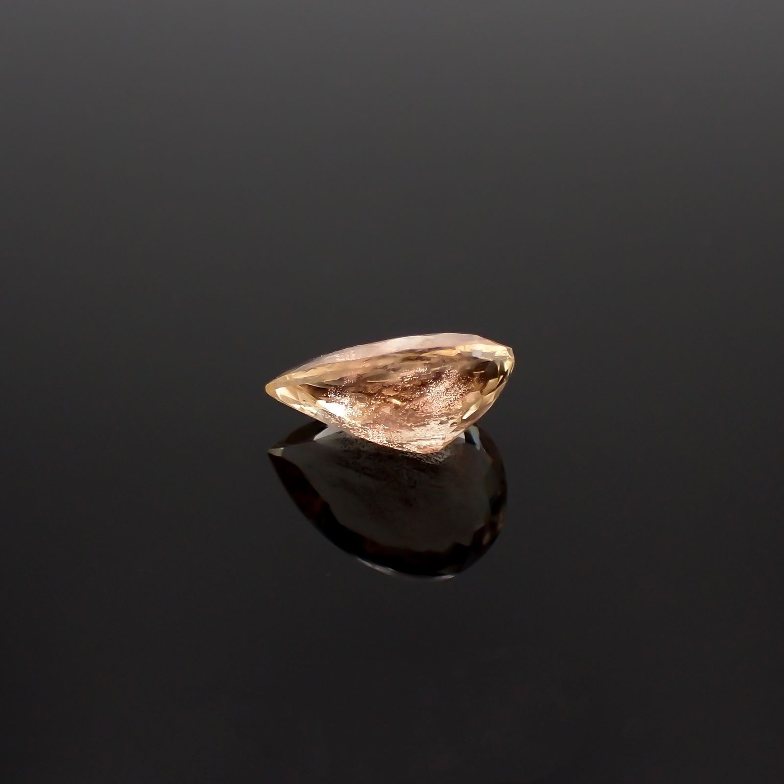 オレゴンサンストーン アメリカ・オレゴン州産 2.76ct / 11.7x8.7mm前後 [230120126]