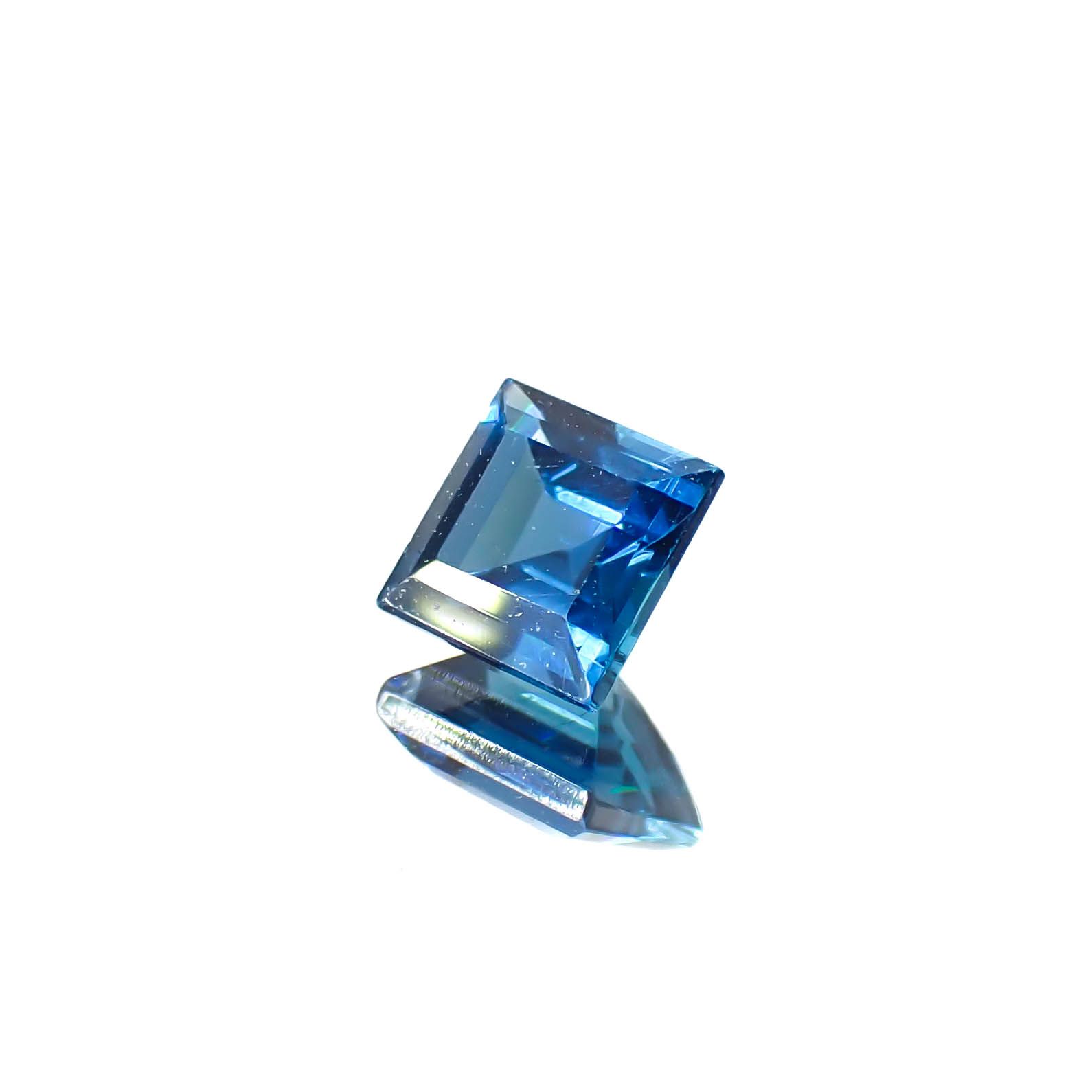 インディゴライト ブラジル産 0.48ct / 4.4x4.3mm前後 [250931096]