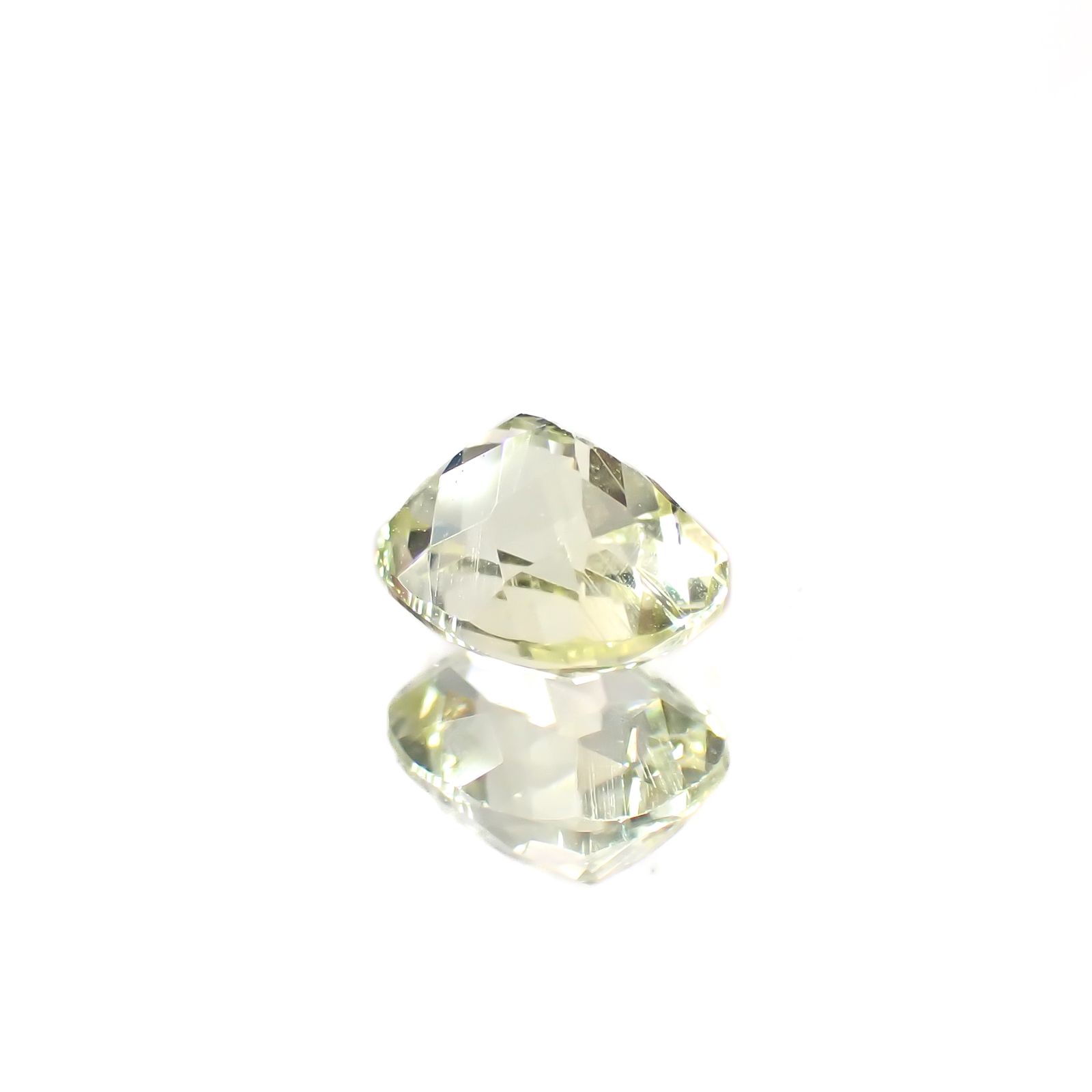 イエローアパタイト メキシコ産 0.66ct [241129468]5.5x4.5mm前後
