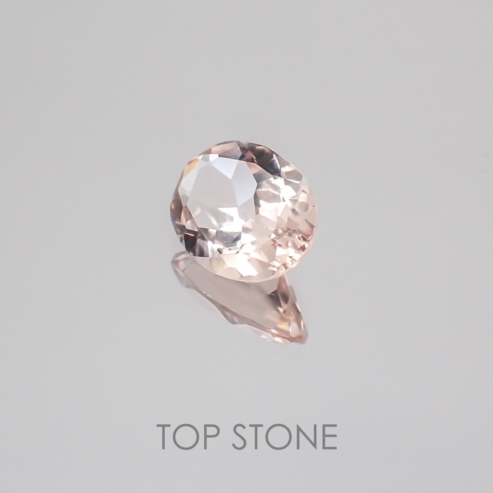 モルガナイト ナイジェリア産 ルース 0.89ct[20129094]7.5×6.1mm前後