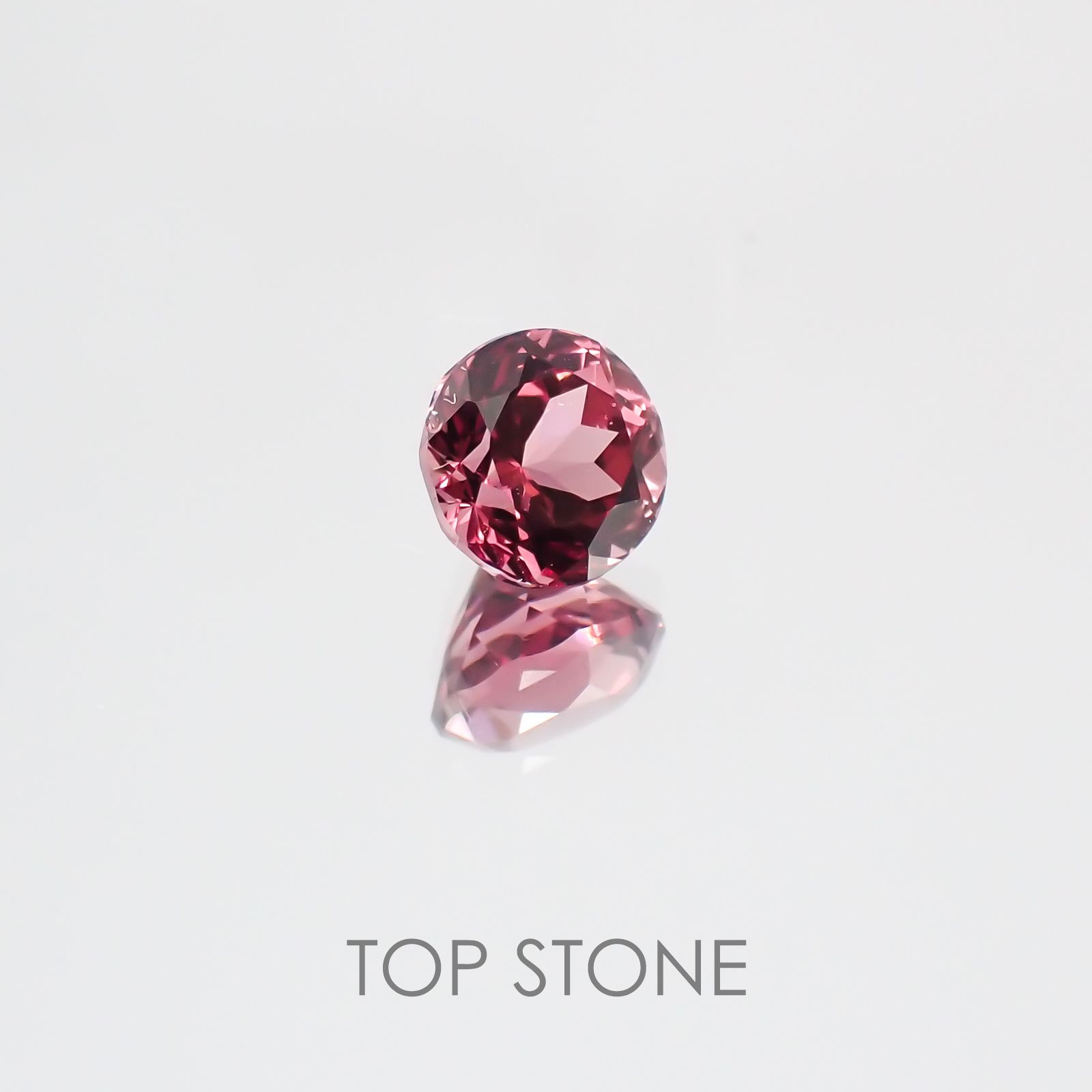 ウンバライトガーネット タンザニア産 ルース 0.75ct[20128579]5.1×5mm前後