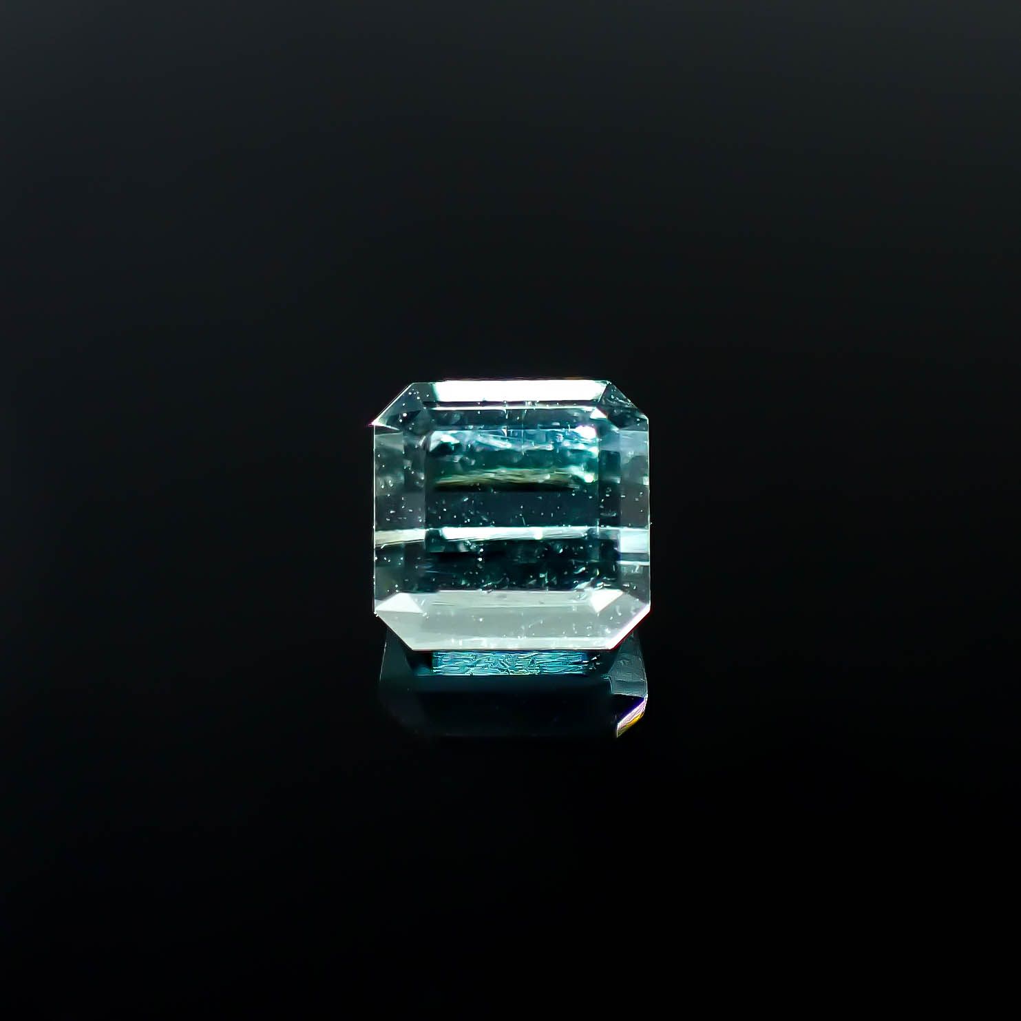 ミントトルマリン アフガニスタン産 0.69ct / 4.6x4.6mm前後 [251031204]