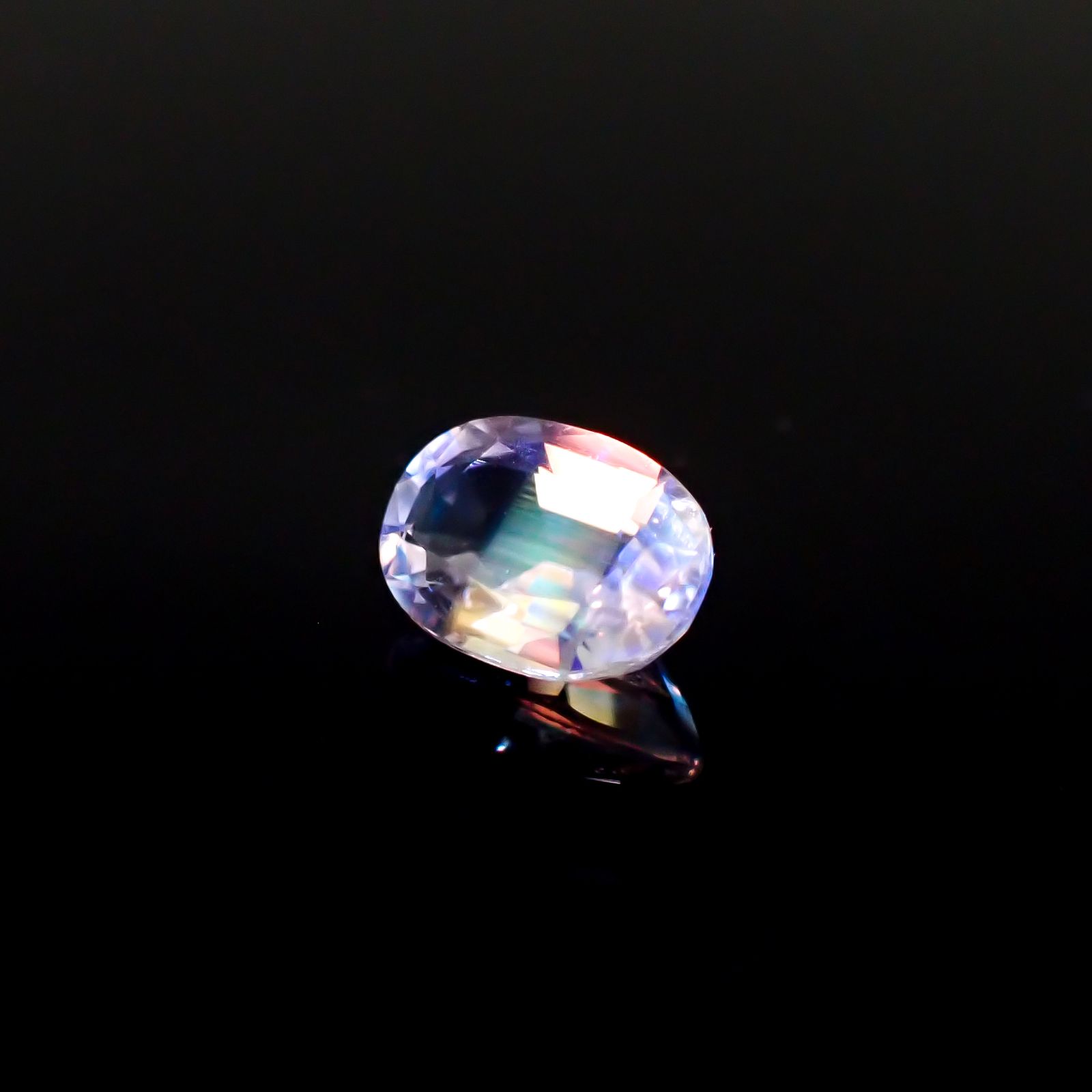 レインボームーンストーン マダガスカル産 0.92ct[240928970]7.5x5.3mm前後
