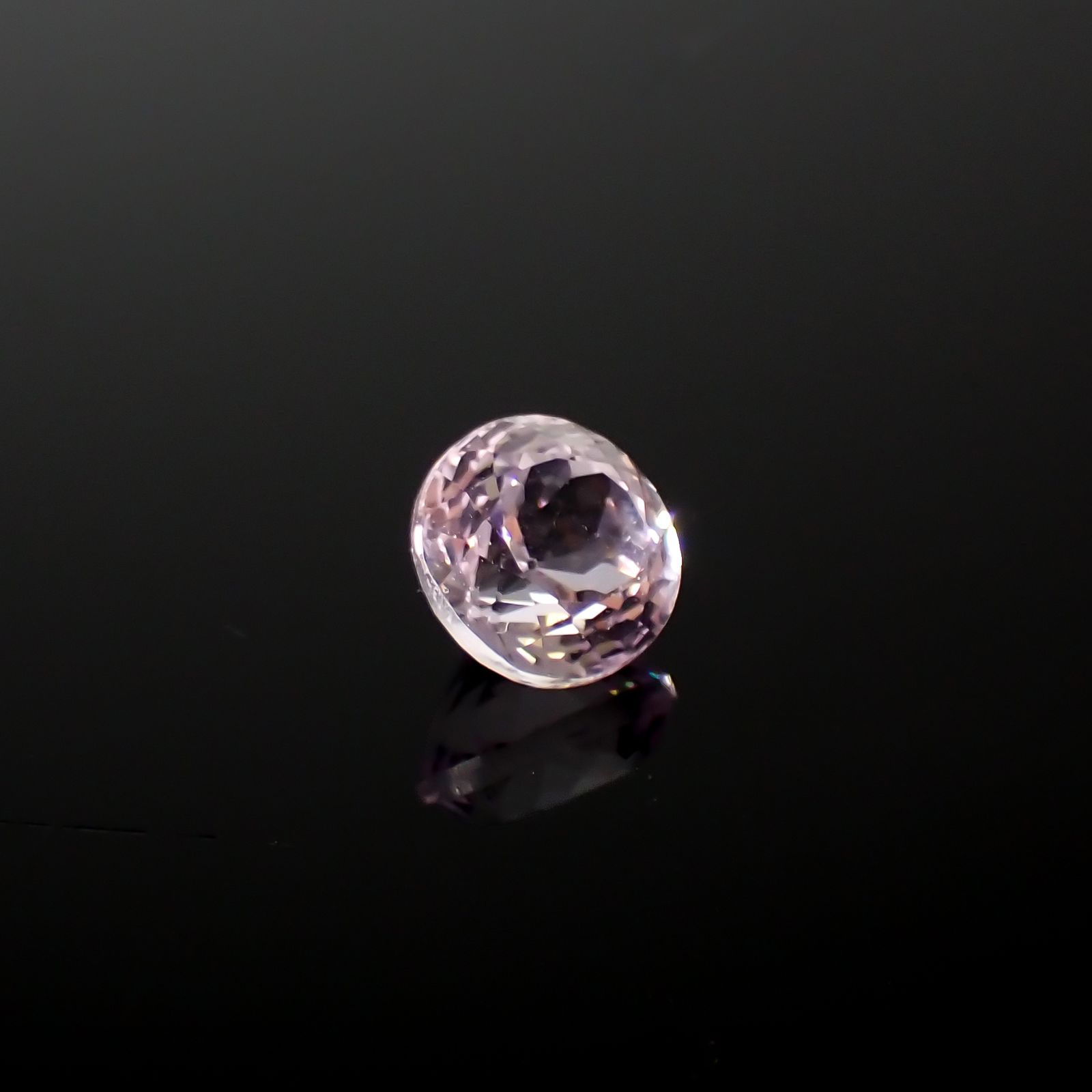 クンツァイト アフガニスタン産 2.67ct[240125357]8.2x8.1mm前後
