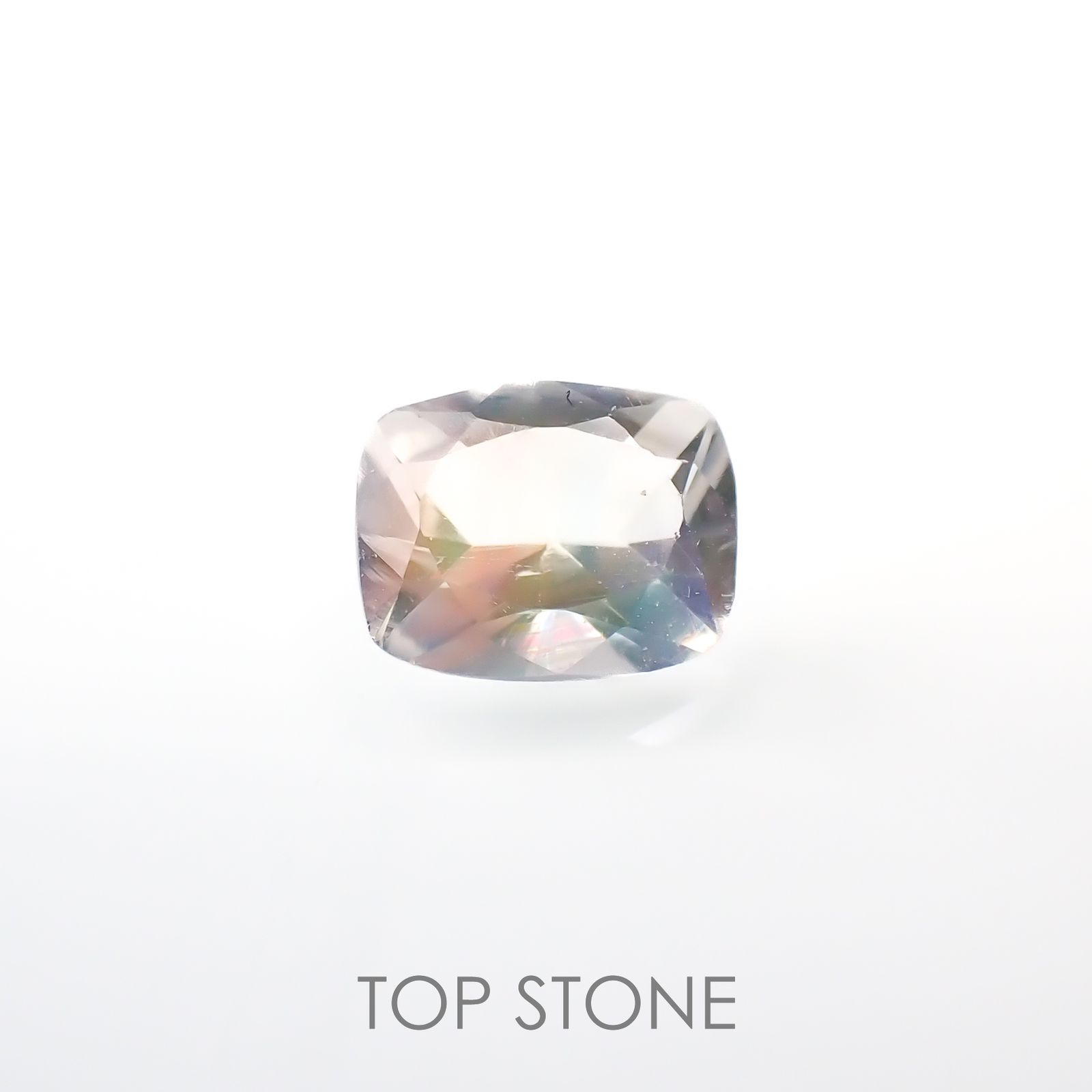 レインボームーンストーン(宝石名ラブラドライト)タンザニア産 0.74ct 識別済[220817474]6.6x5.2mm前後