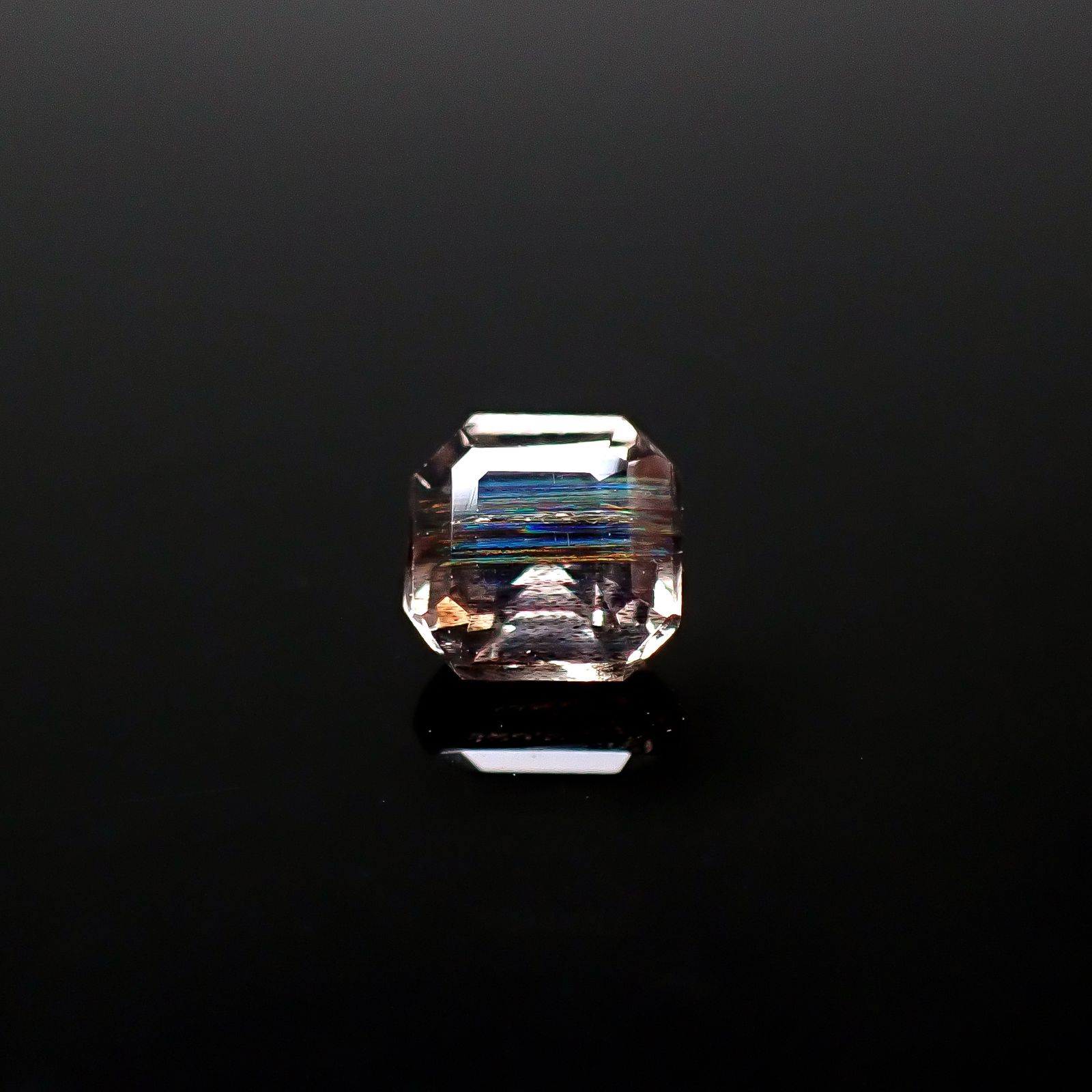 レインボースキャポライト ブラジル産 0.54ct / 4.8x4.8mm前後 [250931055]