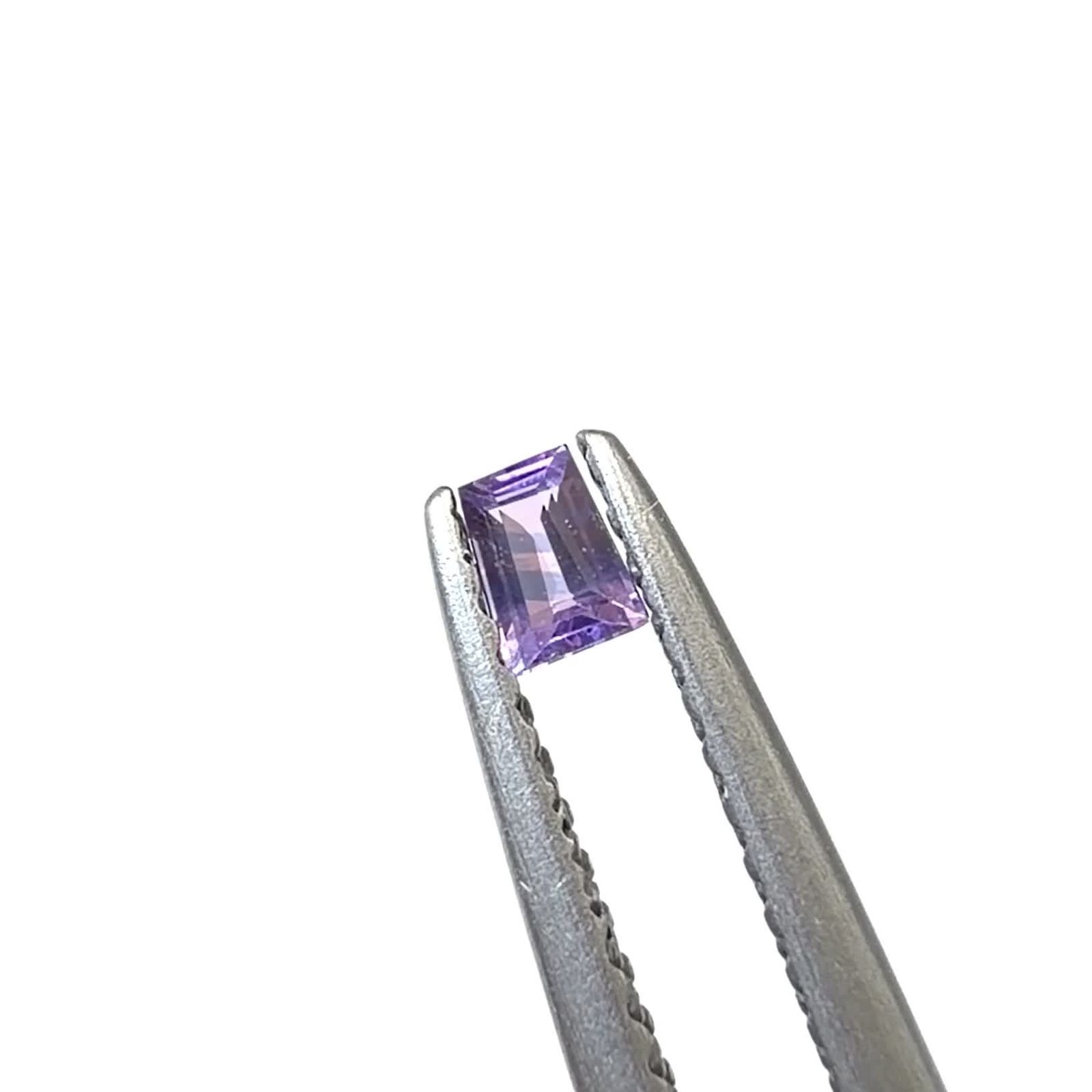 ウィンザーサファイア タンザニア・ウィンザー産 0.11ct / 3.1x2.3mm
