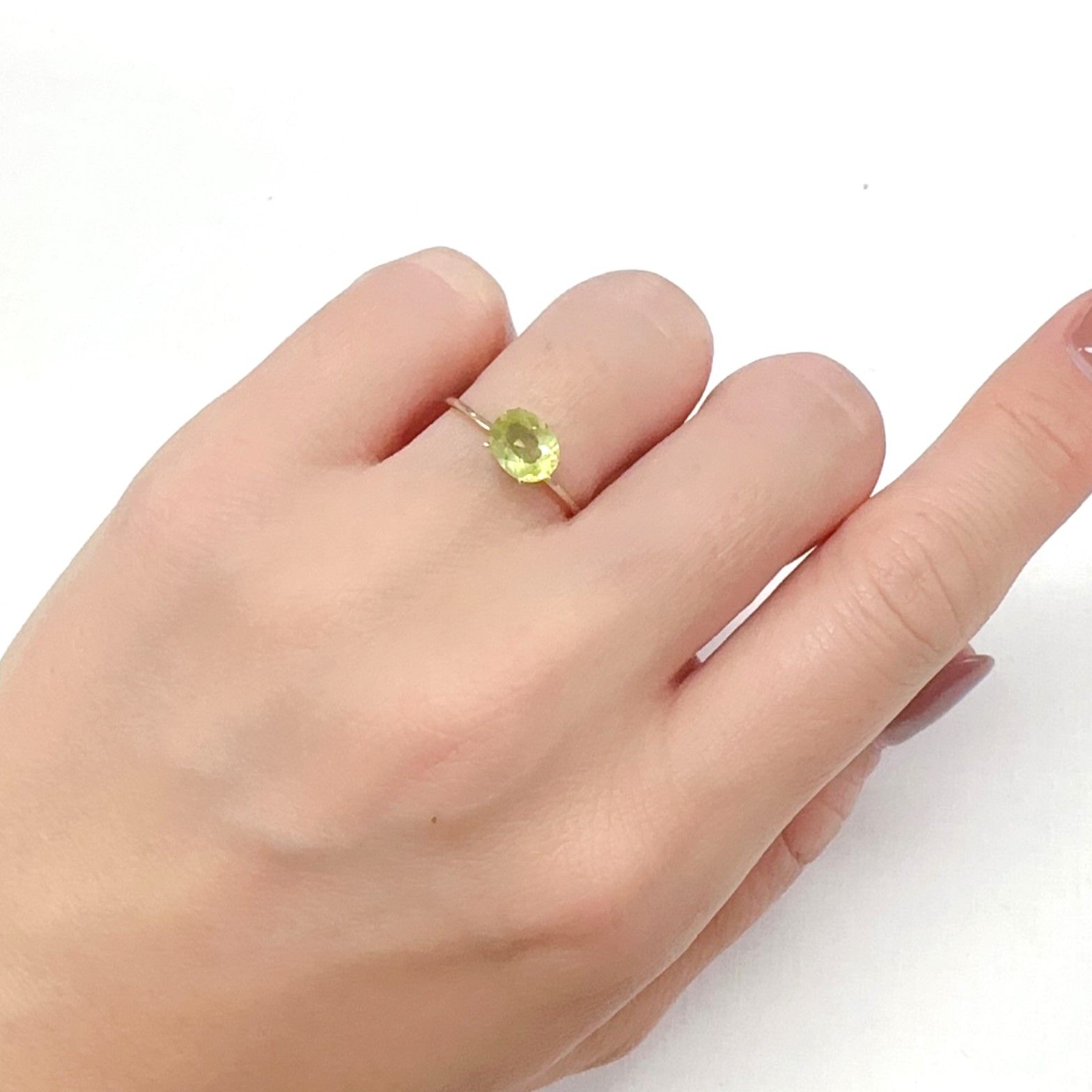 グリーンエンスタタイト(宝石名グリーン・エンスタタイト)カメルーン産 0.90ct 識別済[240125624]7.1x5.5mm前後