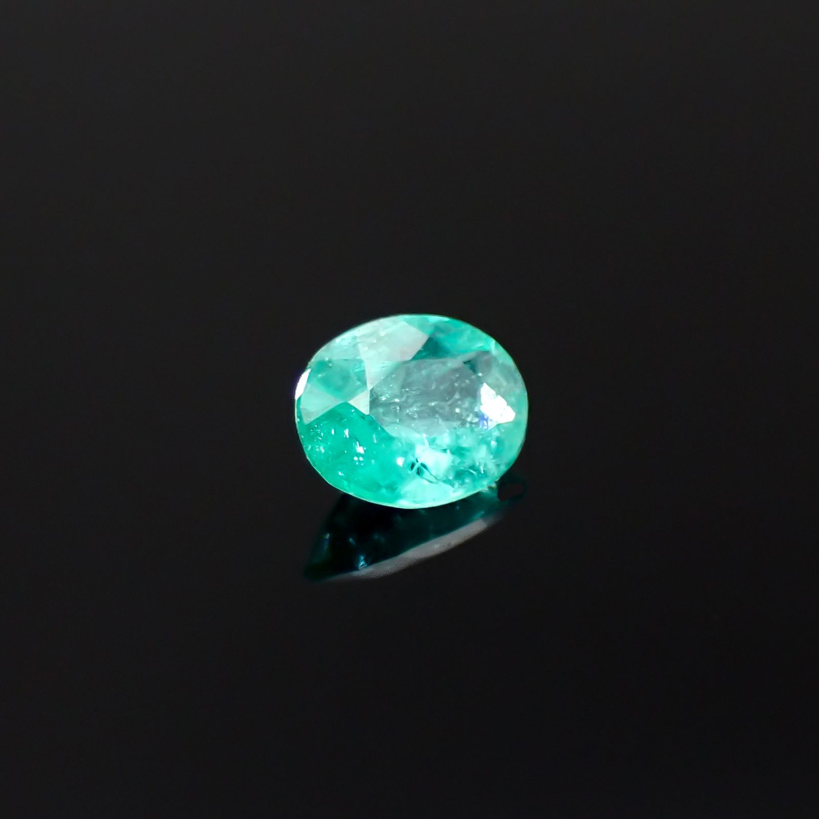 パライバトルマリン ブラジル・パライバ州バターリャ鉱山産 0.17ct[240928739]4.1x3.2mm前後