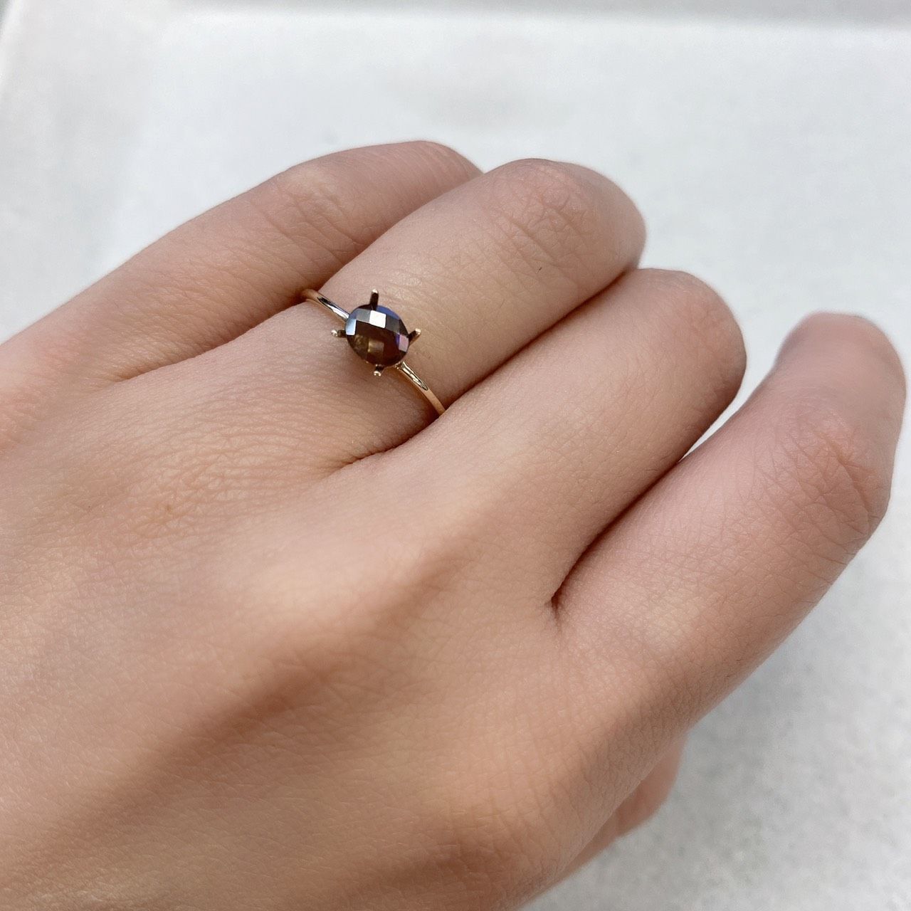 レインボーガーネット(宝石名レインボー アンドラダイト・ガーネット) 日本・奈良県産 0.64ct 識別済[210812943]5.7×4.6mm前後
