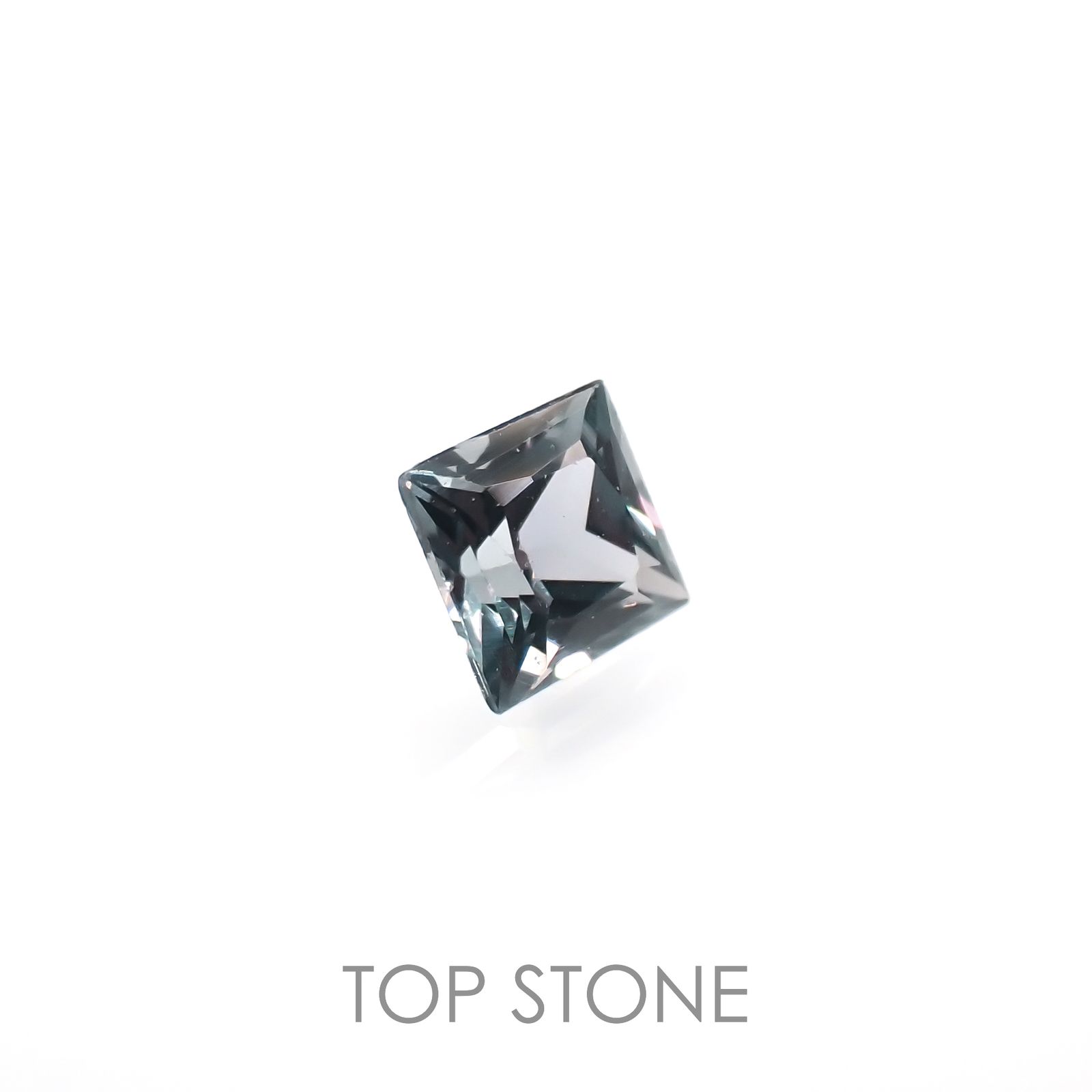 ◇プリンセスカット◇カラーチェンジガーネット アレキタイプ(宝石名ガーネット)マダガスカル・ベキリー産 0.10ct 識別済[221119053]2.5x2.5mm前後