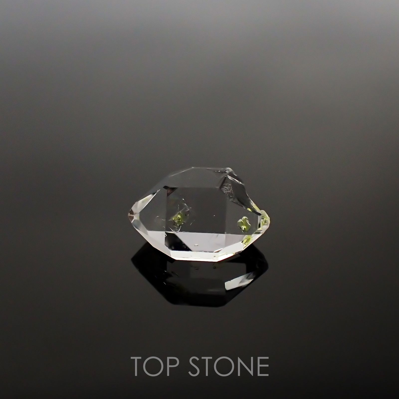 オイルインクォーツ パキスタン産 ルース 3.79ct[210811440]12.6×8.7mm前後