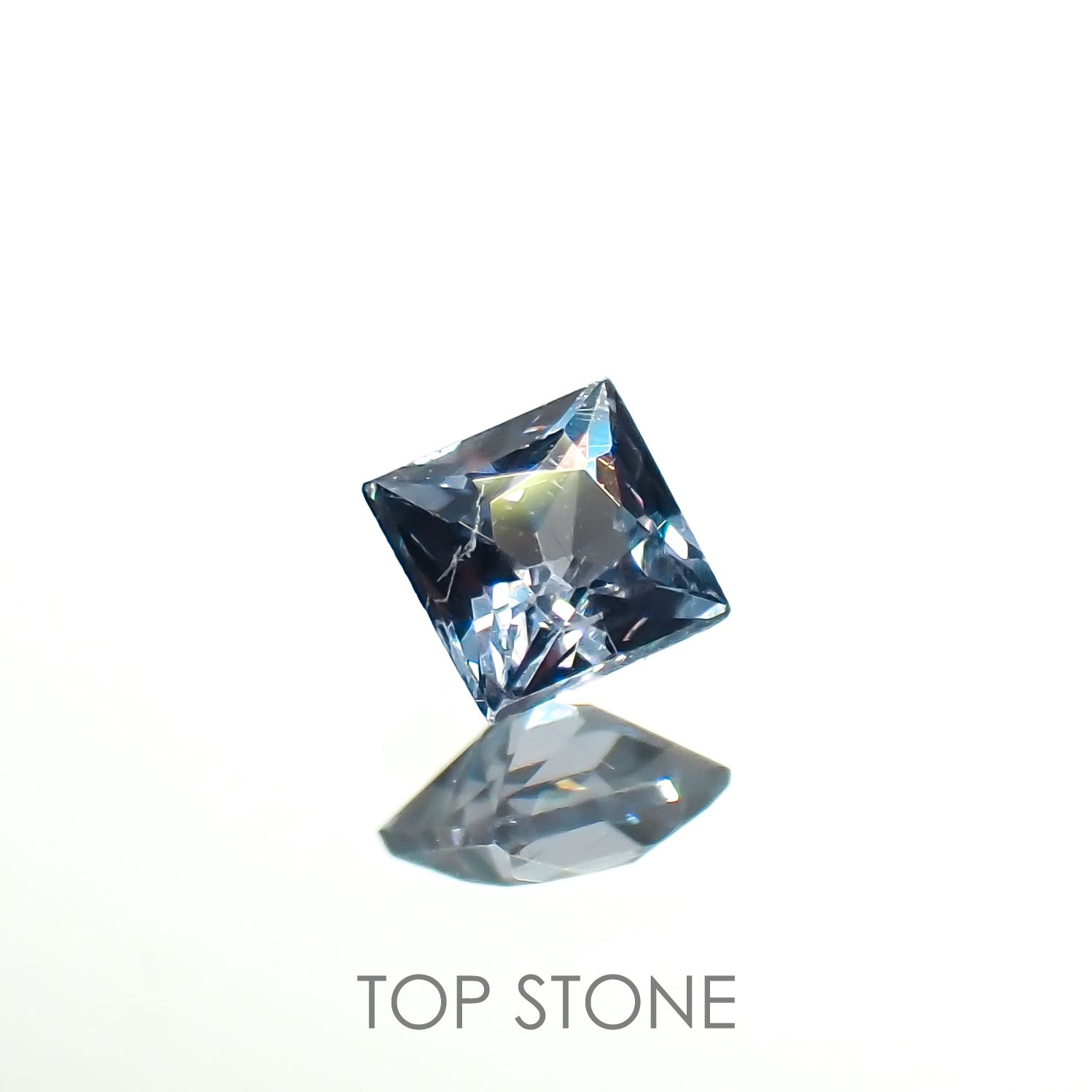 ◇プリンセスカット◇カラーチェンジガーネット アレキタイプ(宝石名ガーネット)マダガスカル・ベキリー産 0.11ct 識別済[221119059]2.5x2.5mm前後