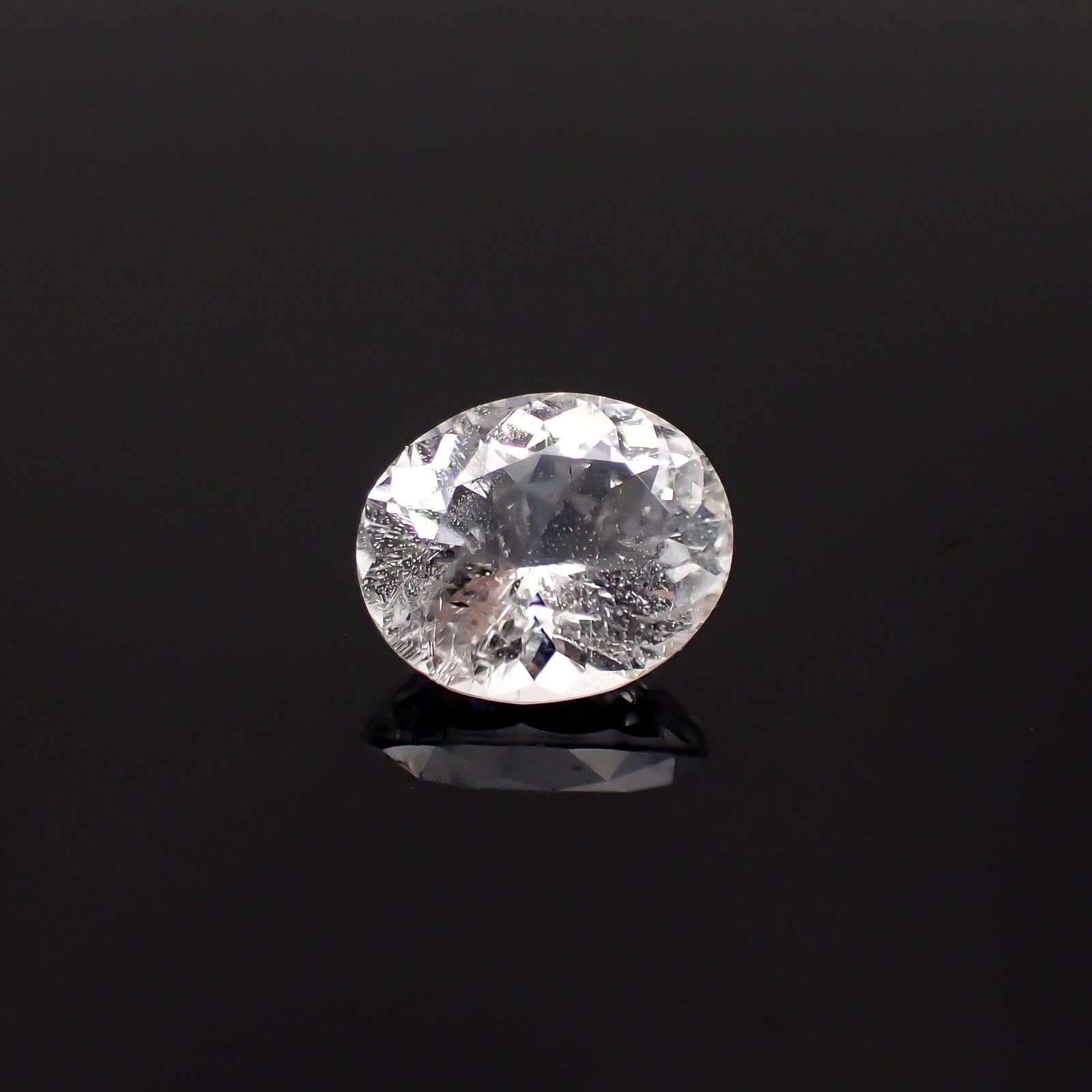 ベリロナイト(宝石名ベリロナイト)パキスタン産 1.609ct ソ付(彩珠)[230722994]8.5x7.1mm前後