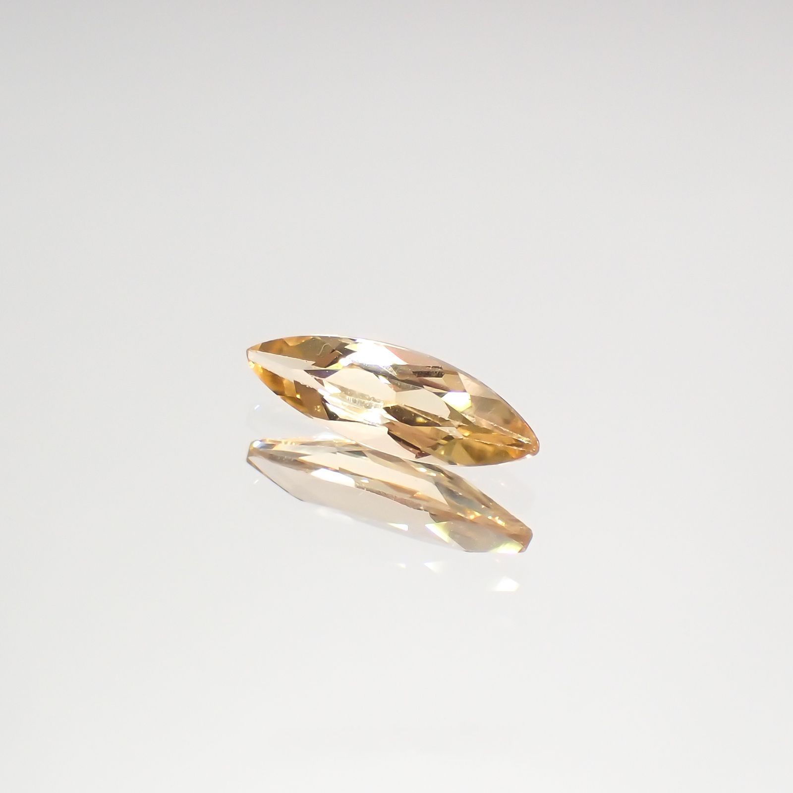 インペリアルトパーズ(宝石名トパーズ)ブラジル産 0.78ct 識別済[220114961]11x3.6mm前後