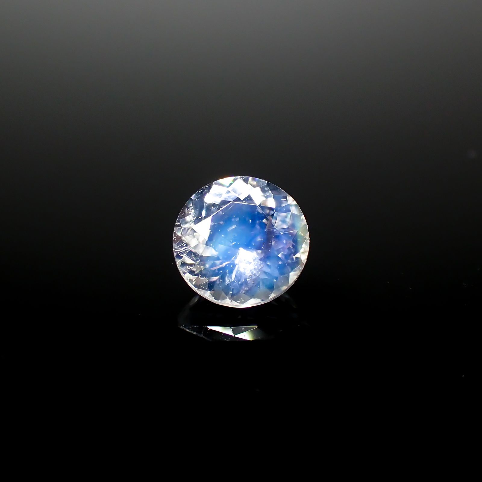 レインボームーンストーン ザンビア産 0.55ct[231224796]5.6x5.6mm前後