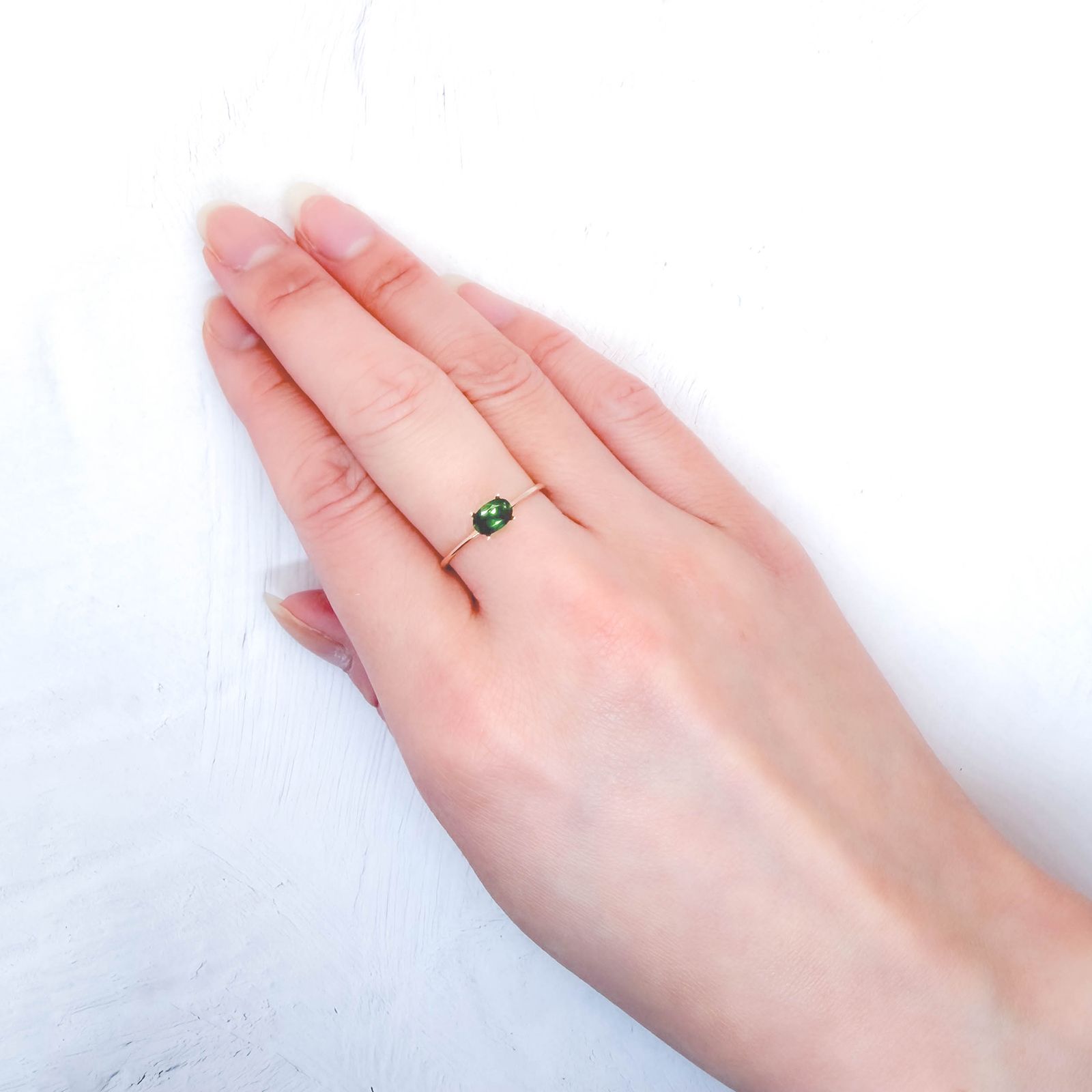 クロムダイオプサイド(宝石名クロム・ダイオプサイド)ロシア産 識別済 0.51ct / 6x4.1mm前後 [260432099]