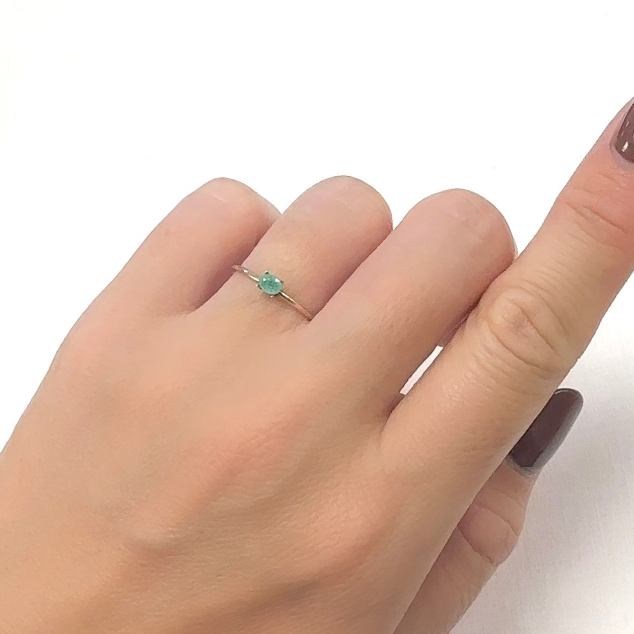 パライバトルマリン ブラジル・パライバ州バターリャ鉱山産 0.13ct[240928796]3.7x2.8mm前後