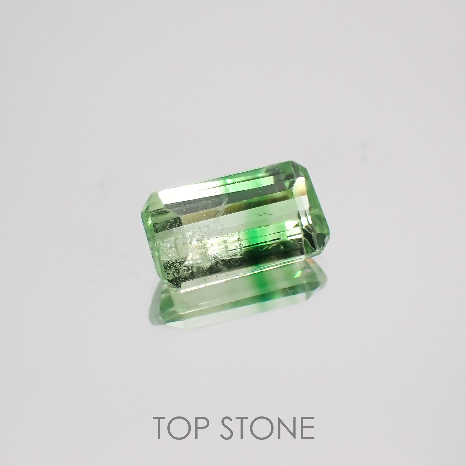 バイカラーツァボライト タンザニア産 ルース 0.89ct[210610923]7.4×4.1mm前後