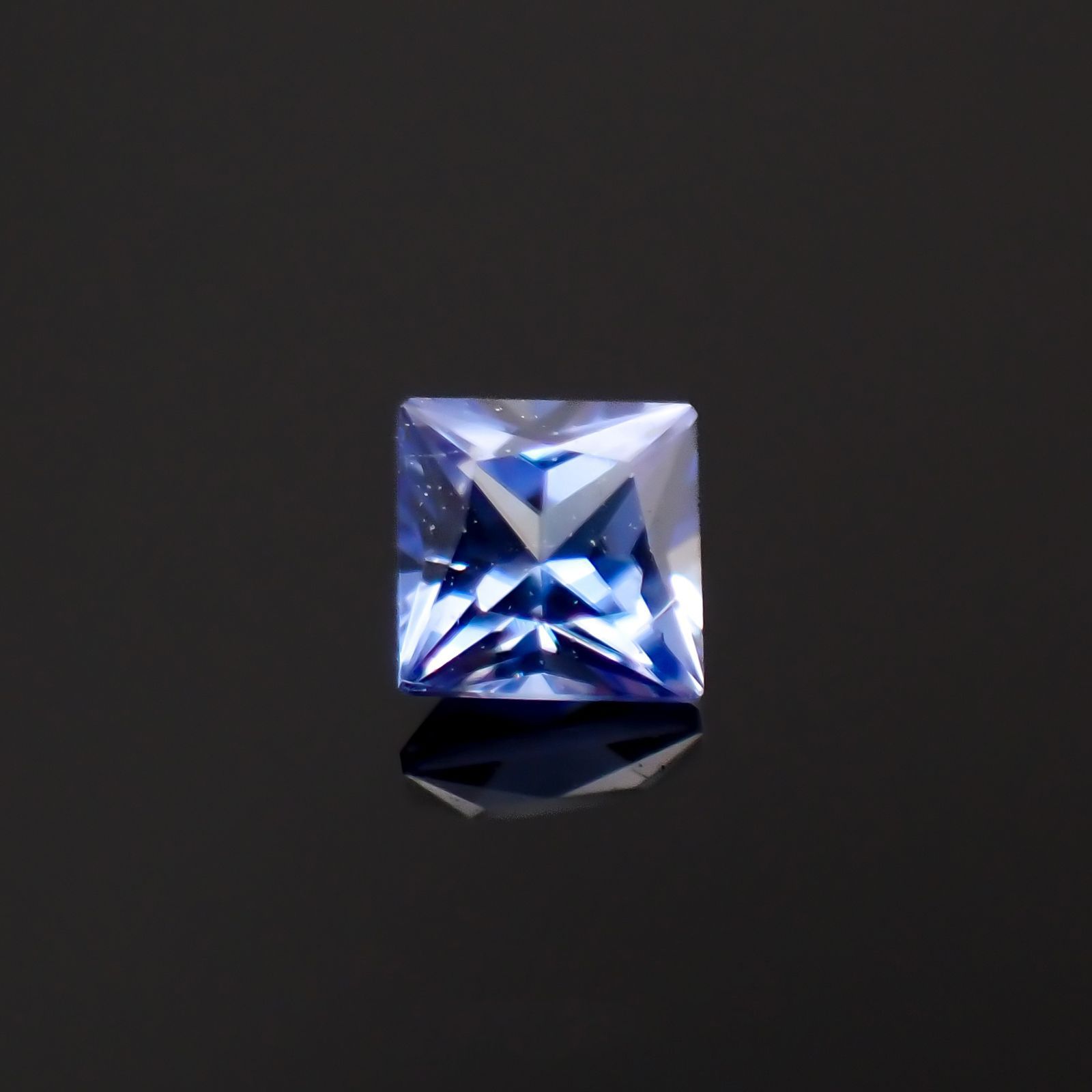 ◇プリンセスカット◇ベニトアイト アメリカ・カリフォルニア州産 0.071ct [221219601]2.2x2.2mm前後