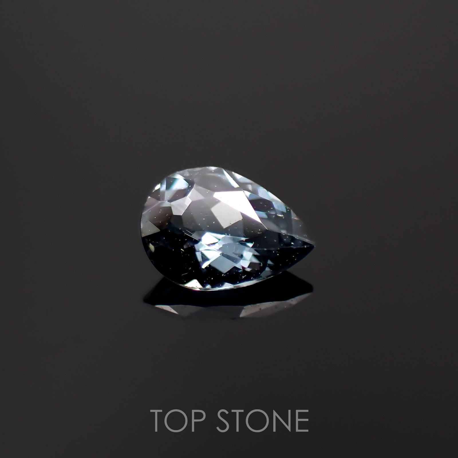 カラーチェンジガーネット アレキタイプ(宝石名ガーネット)マダガスカル・ベキリー産 0.14ct 識別済[221119062]4x2.9mm前後