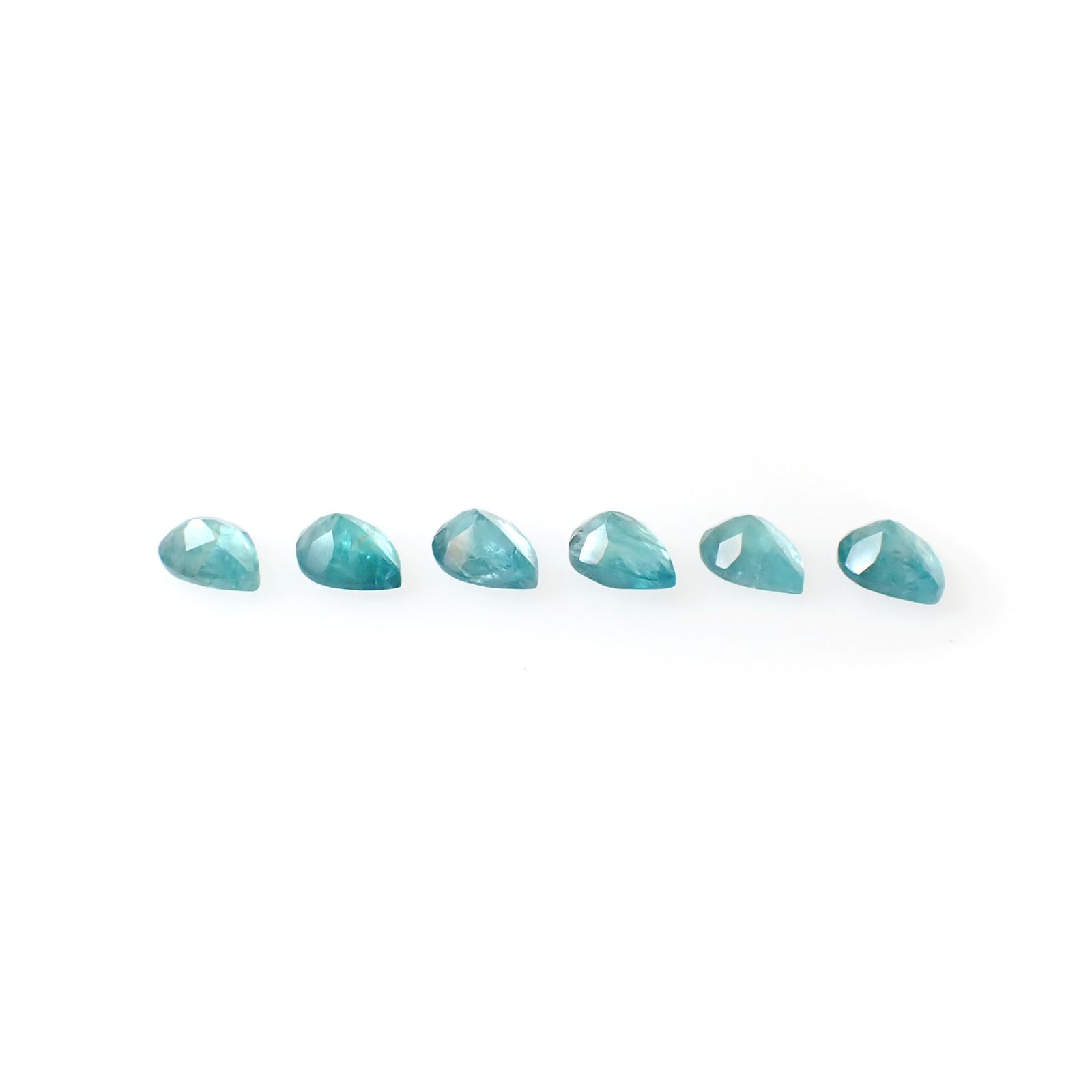 <ランダムセレクト1個販売>グランディディエライト マダガスカル産 約0.14ct [250129741-PAC]3x4mm前後