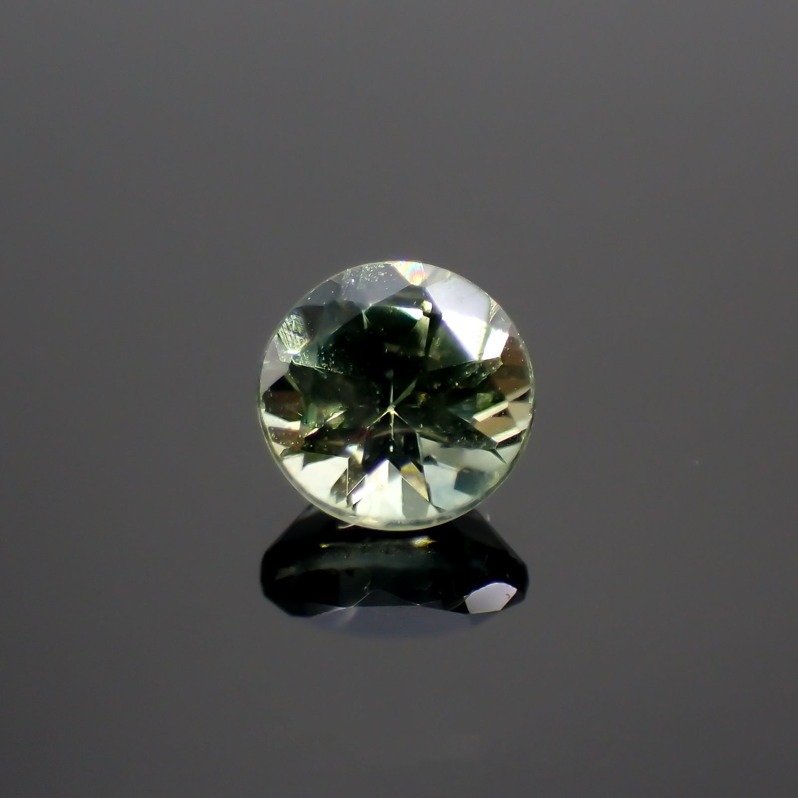 モンタナサファイア(宝石名サファイア)アメリカ・モンタナ州産 0.35ct 識別済[220114013]3.9x3.9mm前後
