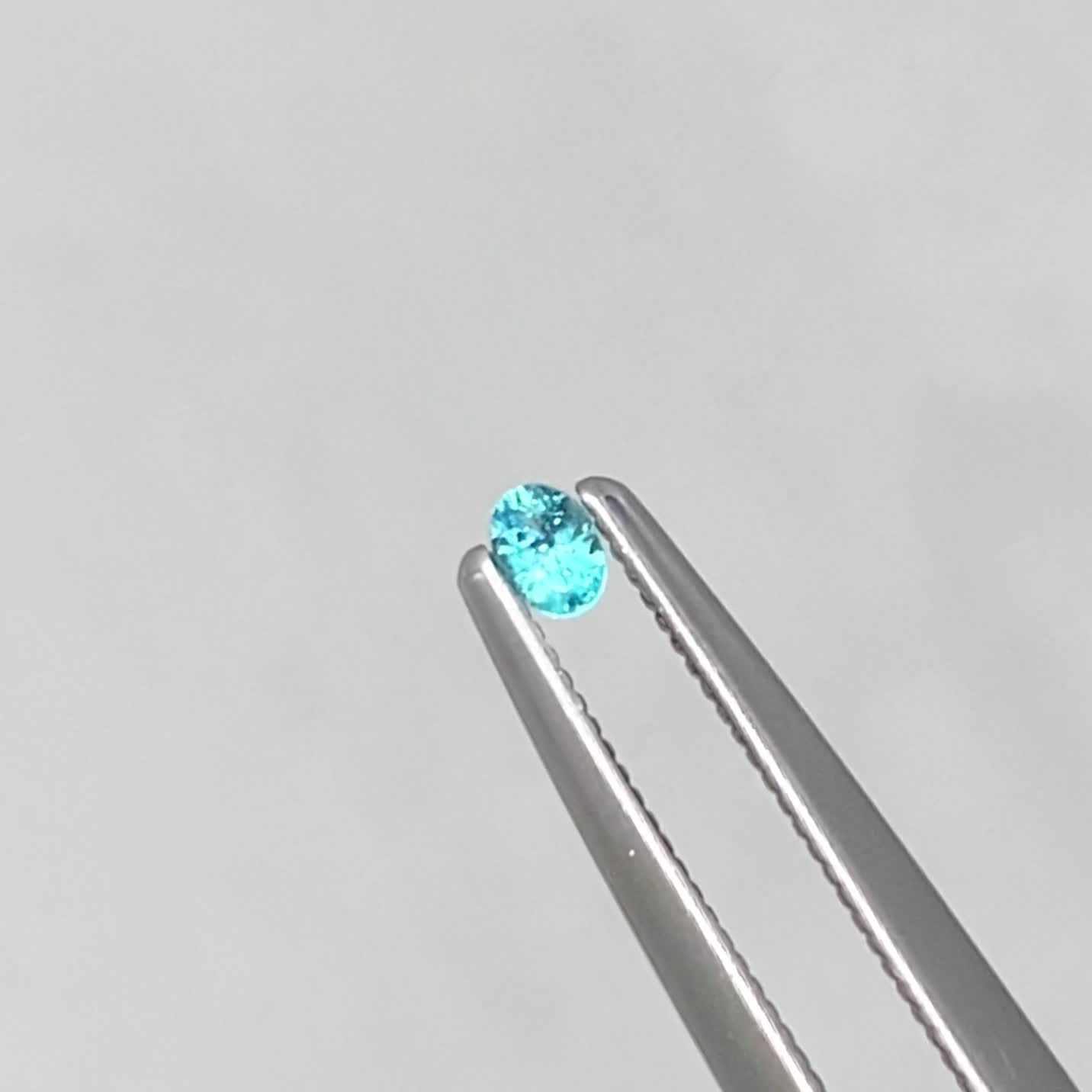 パライバトルマリン ブラジル産 0.038ct / 2.5x1.8mm前後 [240928788