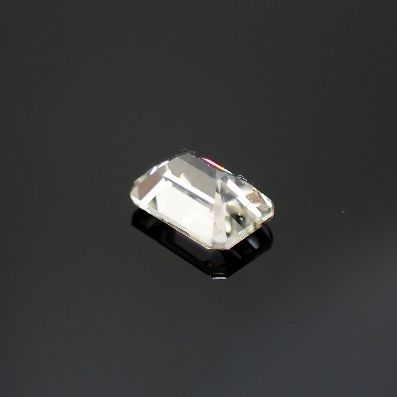 リューコガーネット(宝石名ホワイト グロッシュラー・ガーネット)ビルマ産 0.29ct 識別済[220616319]4.4x2.9mm前後