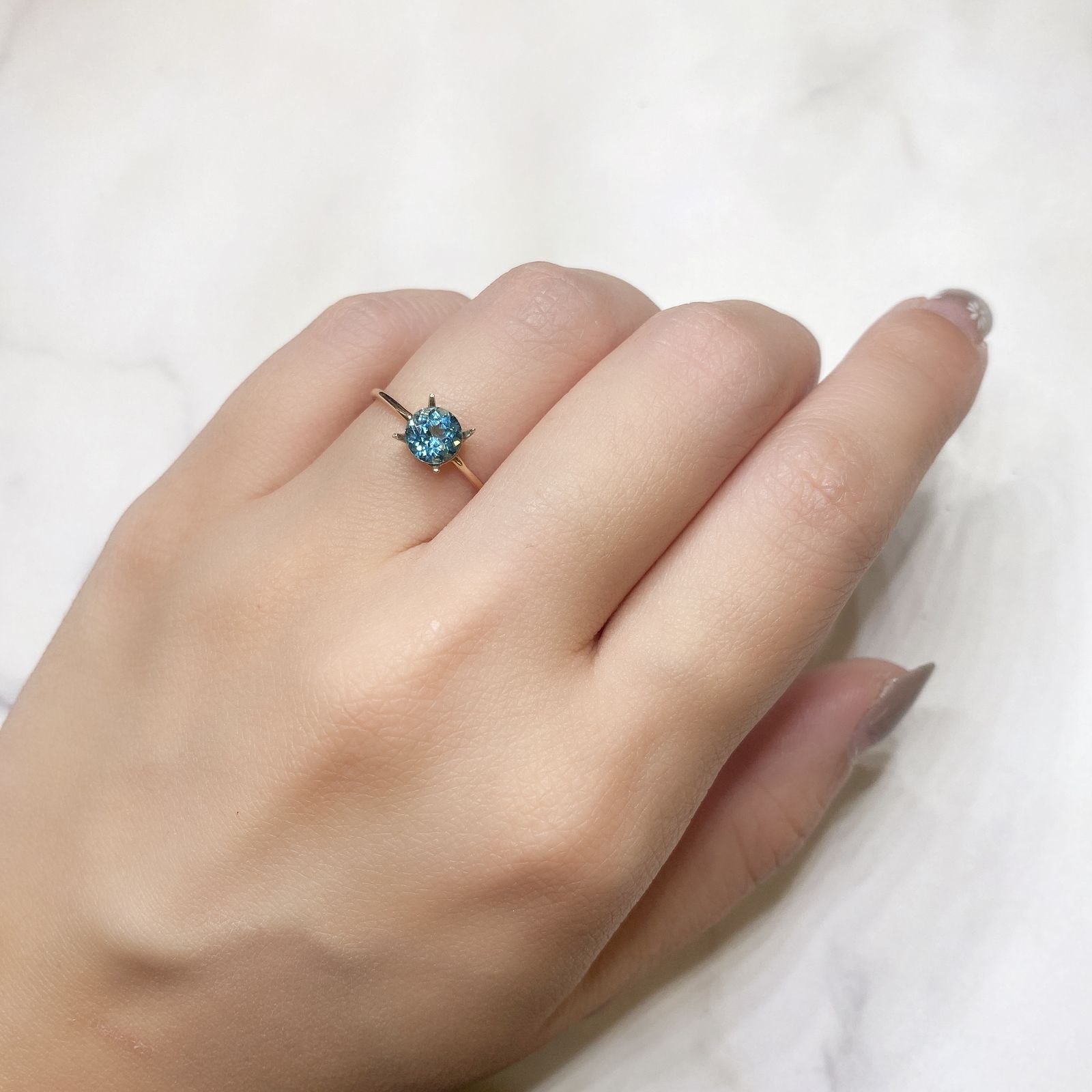 アパタイト(宝石名アパタイト) マダガスカル産 0.74ct 識別済[211013522]5.7×5.6mm前後