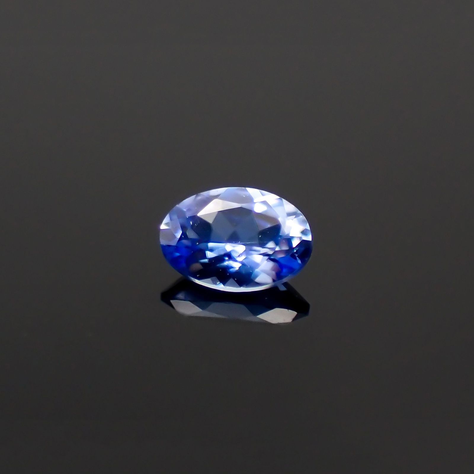 ベニトアイト(宝石名ベニトアイト)アメリカ・カリフォルニア州産 識別済 0.096ct / 3.4x2.3mm前後 [260523205]