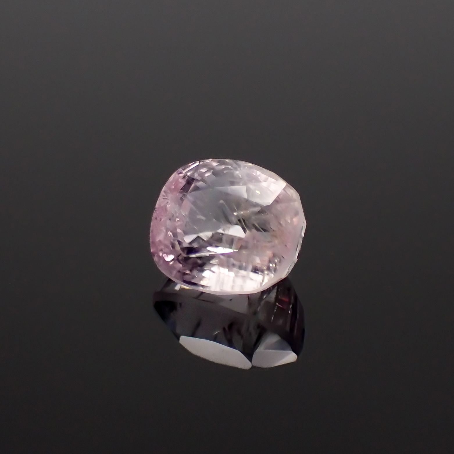 ポードレッタイト(宝石名ポードレッタイト)ビルマ産 1.372ct ソ付(彩珠)[230722816]6.9x6mm前後