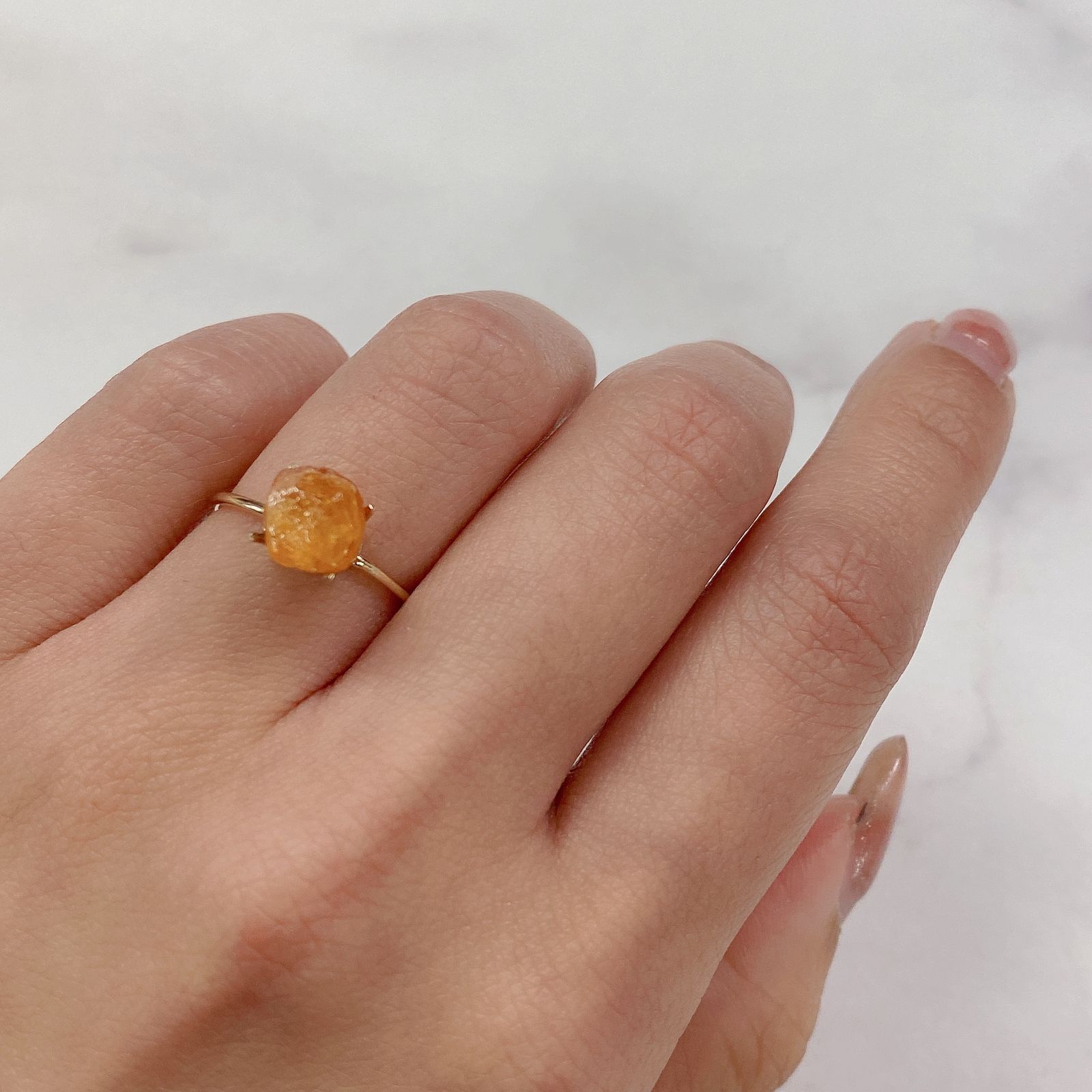 スペサルティンガーネット マンダリンオレンジカラー(宝石名ガーネット) タンザニア産 原石・結晶 4.02ct 識別済[20095403]8.3×8mm前後