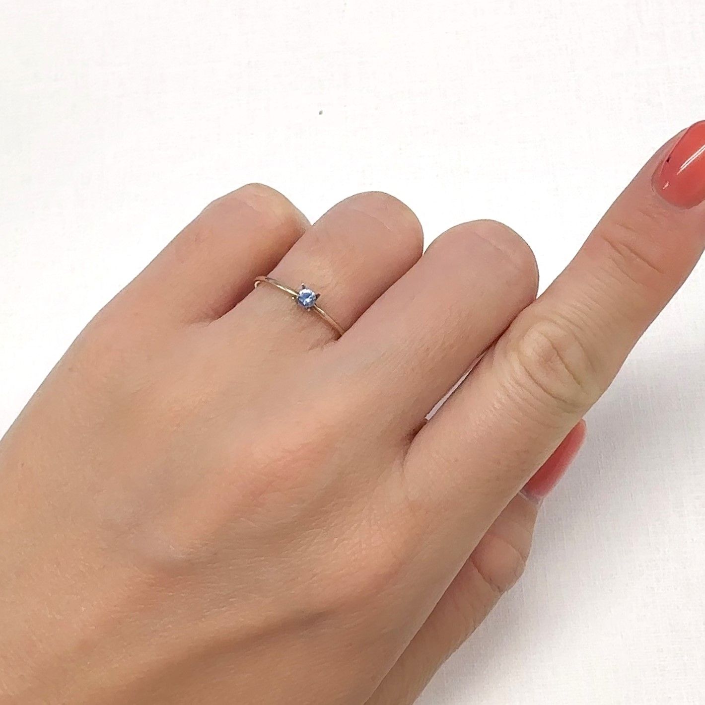 ベニトアイト アメリカ・カリフォルニア州産 0.085ct[240929101]2.7x2.7mm前後