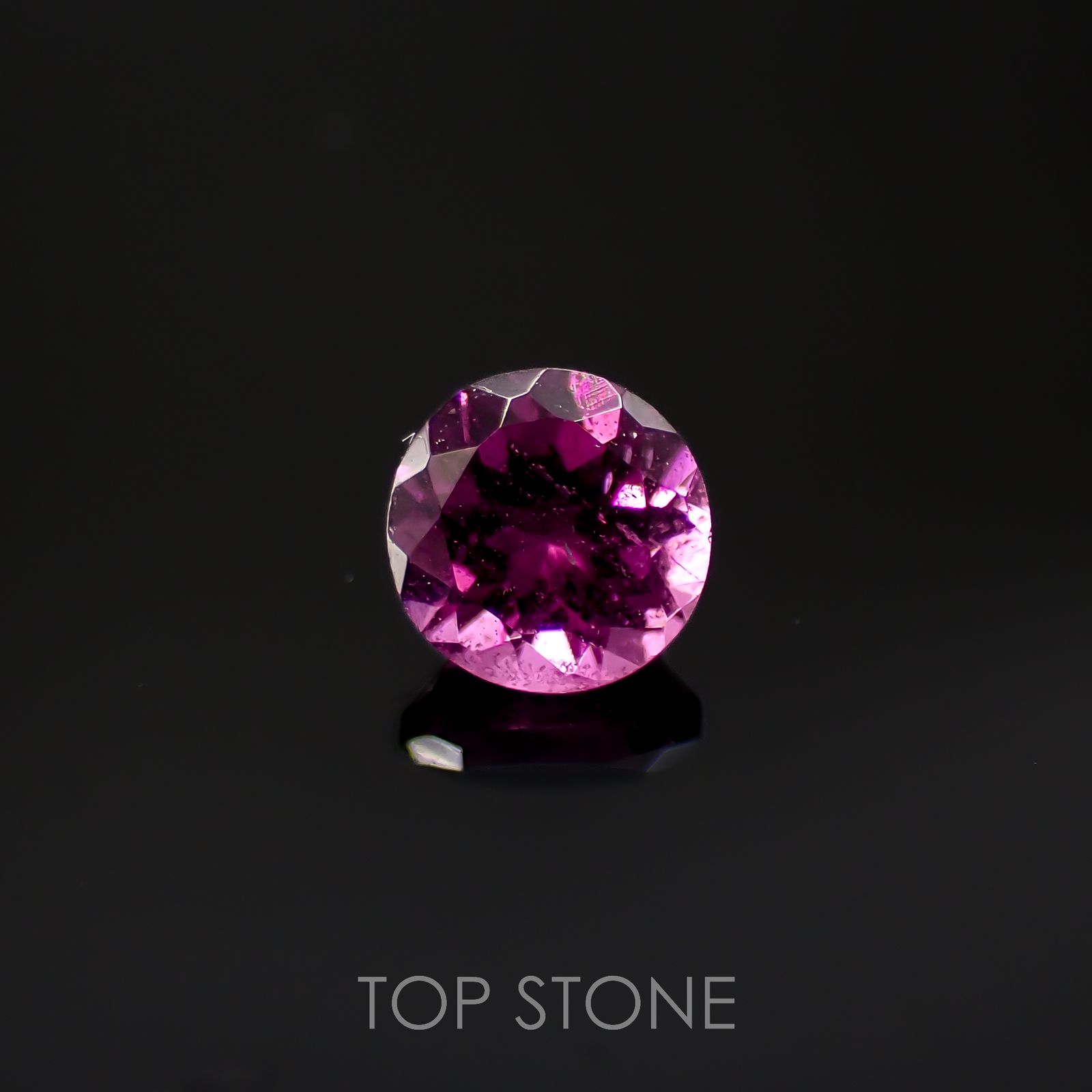 カラーシフト マラヤガーネット(宝石名ガーネット)タンザニア産 0.40ct 識別済[220817280]4.1x4.1mm前後