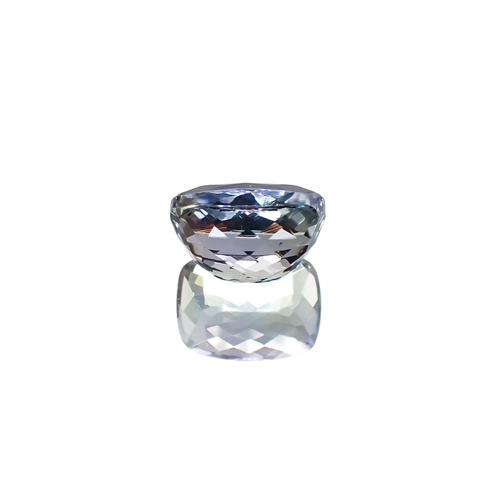 パーティカラータンザナイト(宝石名タンザナイト) タンザニア産 ソ付(彩珠) 2.316ct / 8.3x6.3mm前後 [210711639]