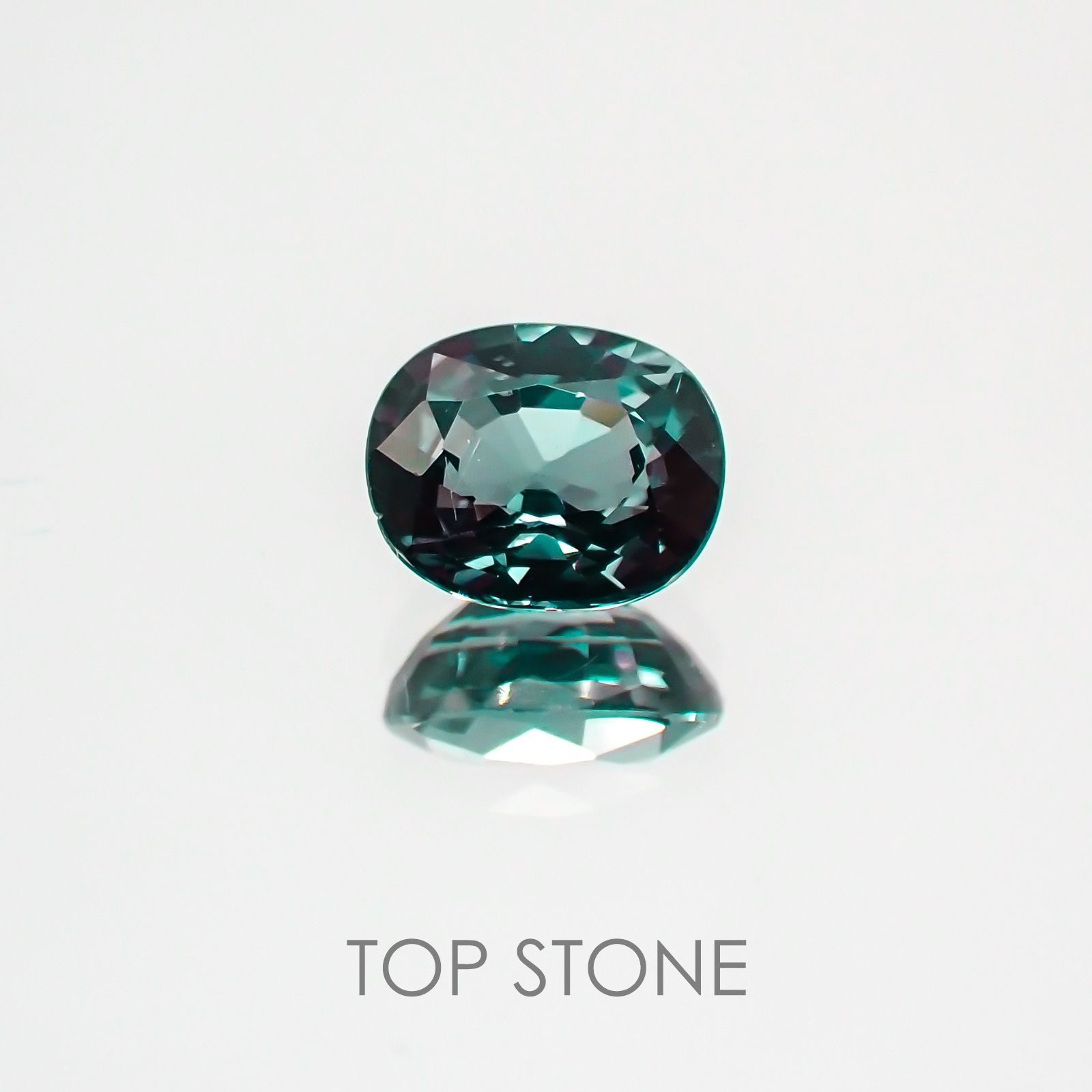 カラーチェンジガーネット(アレキタイプ) マダガスカル・ベキリー産 ルース 0.673ct[21019478]5.6×4.5mm前後