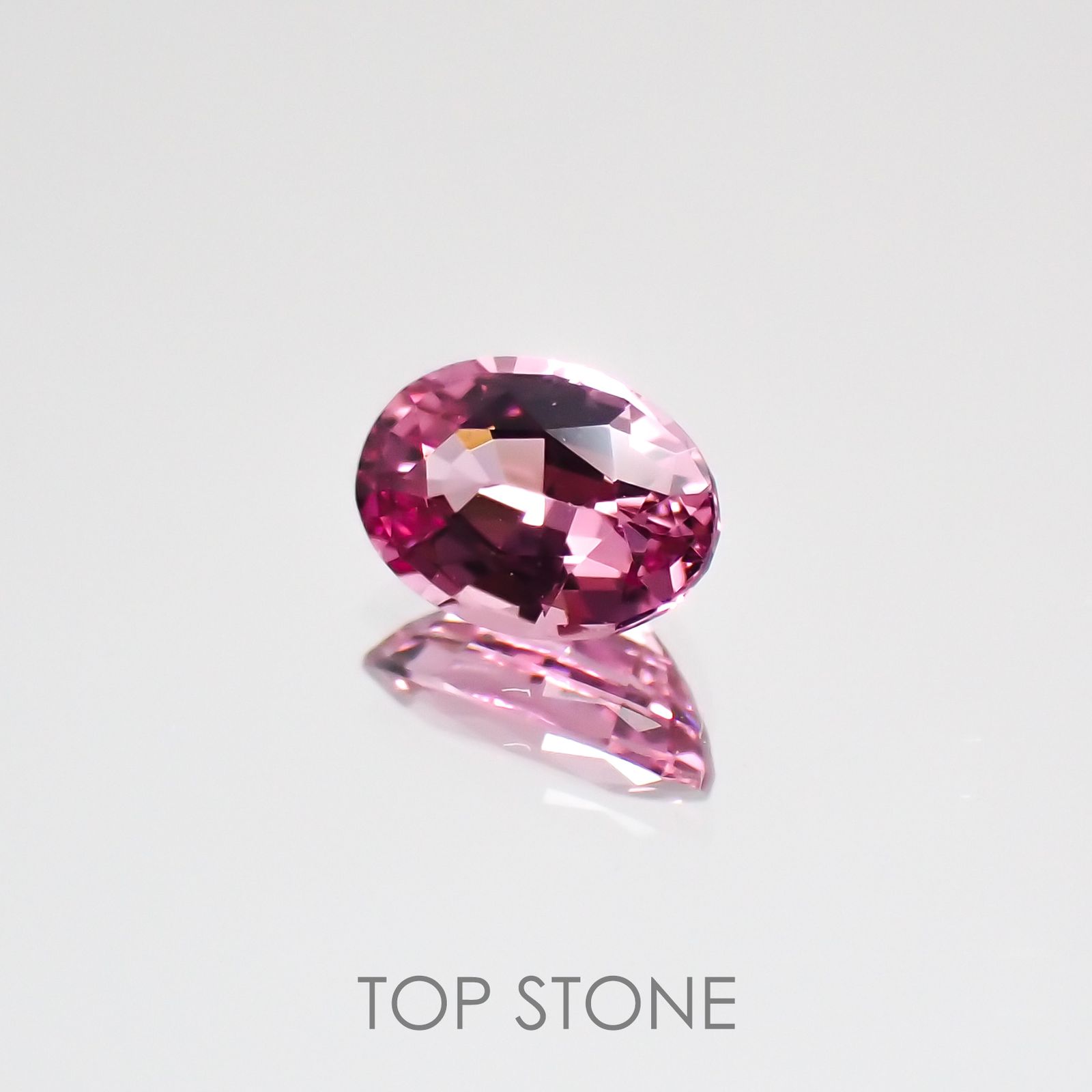 ホットピンクスピネル タンザニア産 ルース 0.25ct[210510856]4.5×3.2mm前後