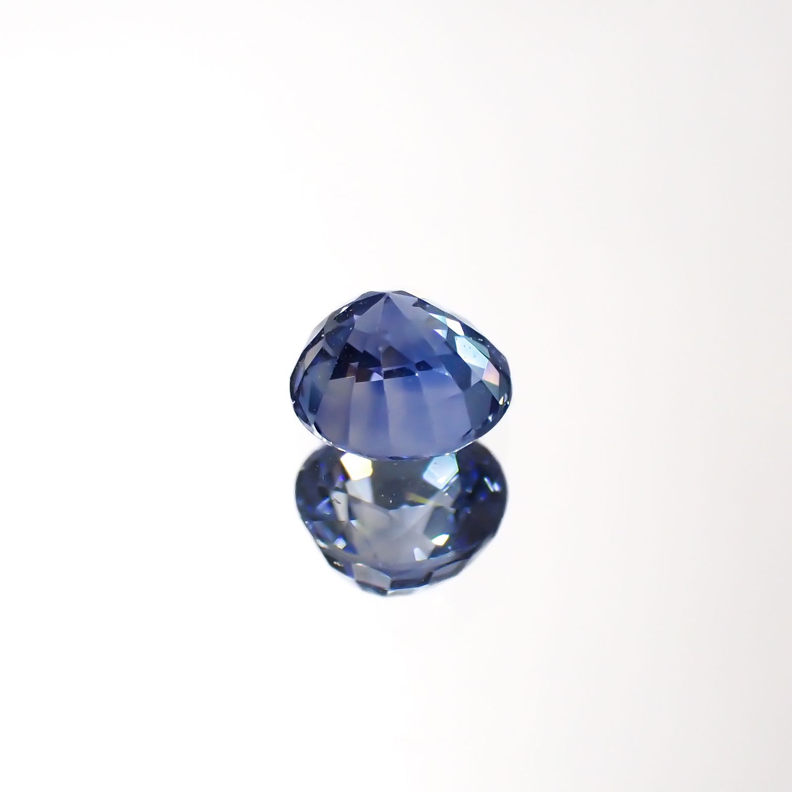 アイスブルーサファイア(宝石名サファイア)スリランカ/マダガスカル産 0.65ct 識別済[220515979]4.9x4.8mm前後