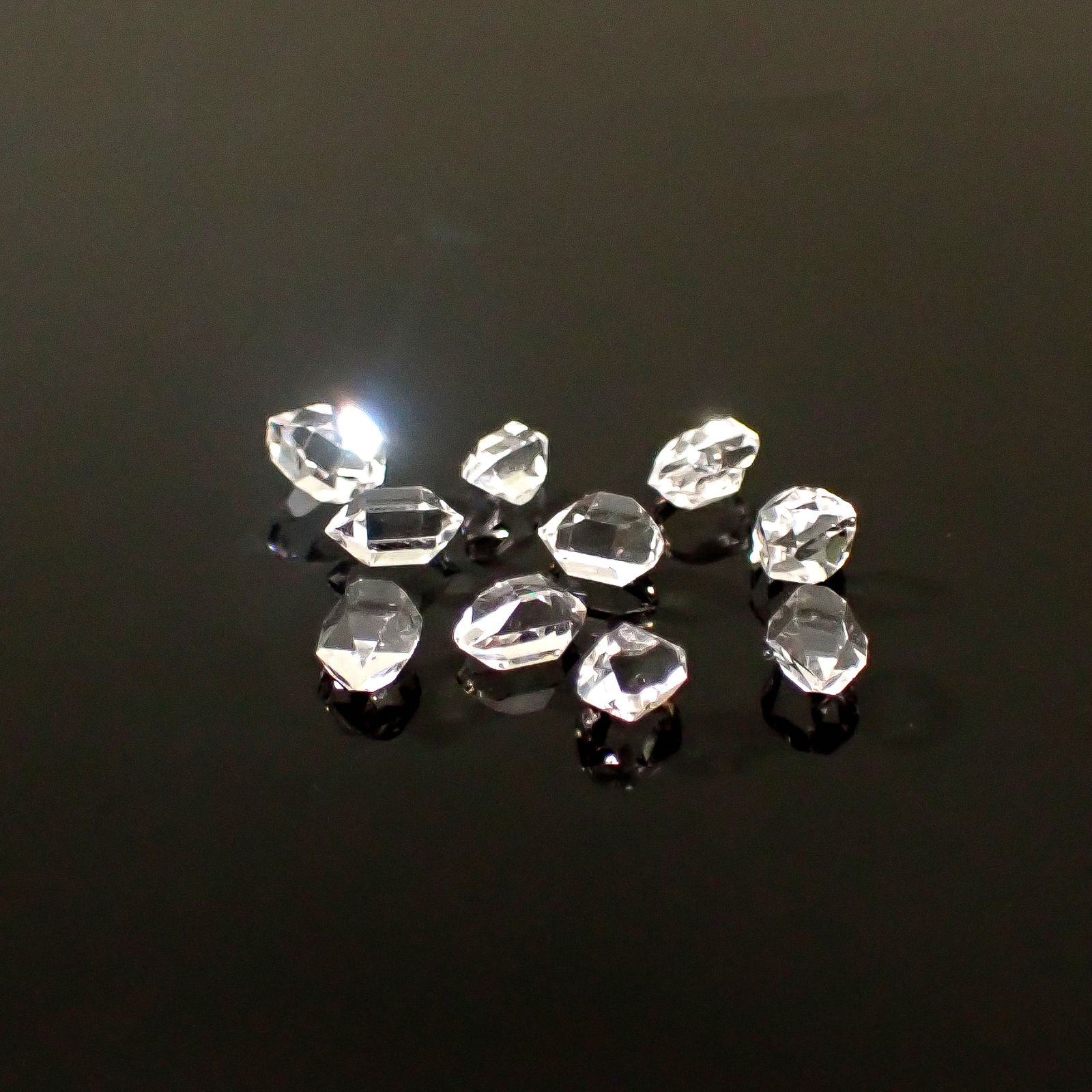 ◇メレセット◇ハーキマーダイヤモンド 原石 アメリカ・ニューヨーク州産 1.75ct / 3.8-4.6x2.1-3.3mm前後 [260231697]