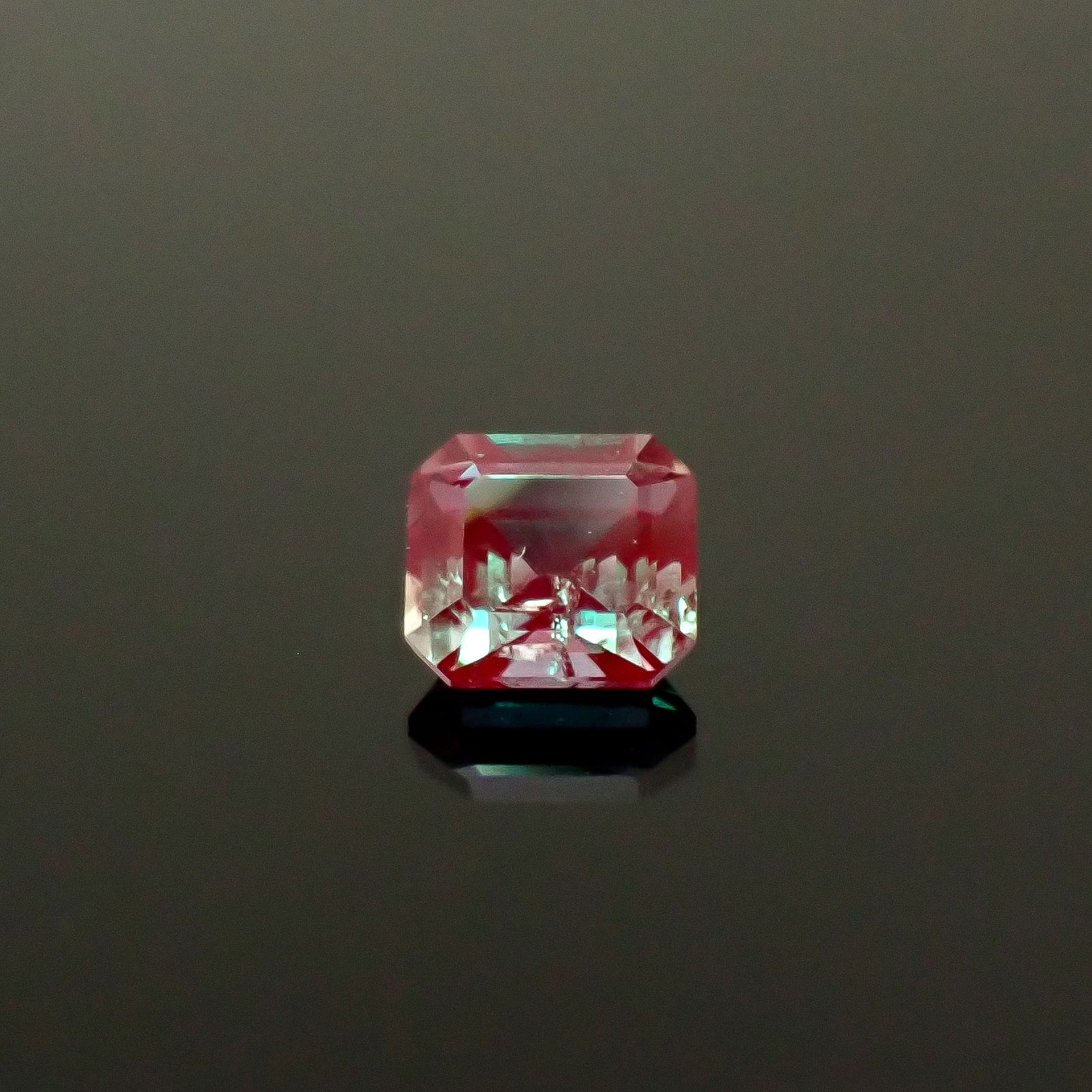 アレキサンドライト(宝石名アレキサンドライト)ロシア産 GIA鑑付 0.22ct / 3.44x3.1mm前後 [251031285]